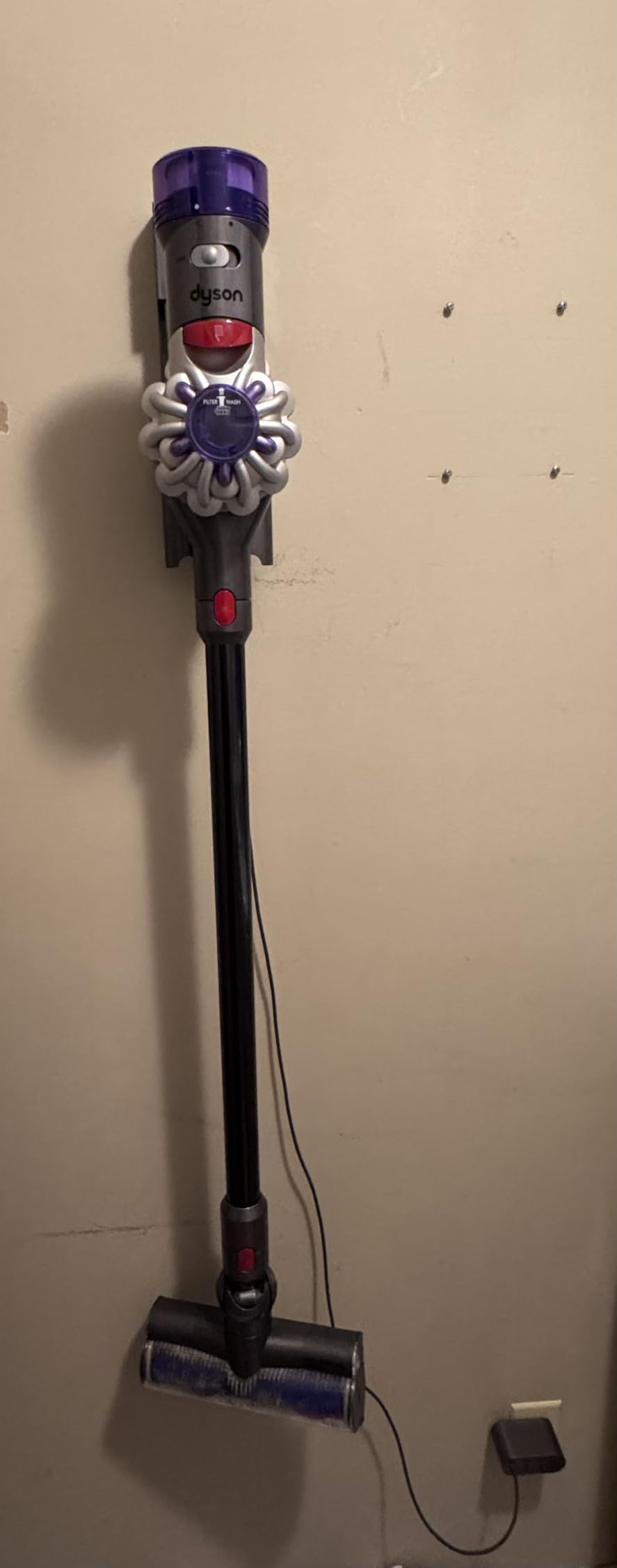 Dyson V8 Plus Cordless Vacuum, Silver/Nickel - Customer Photo 1