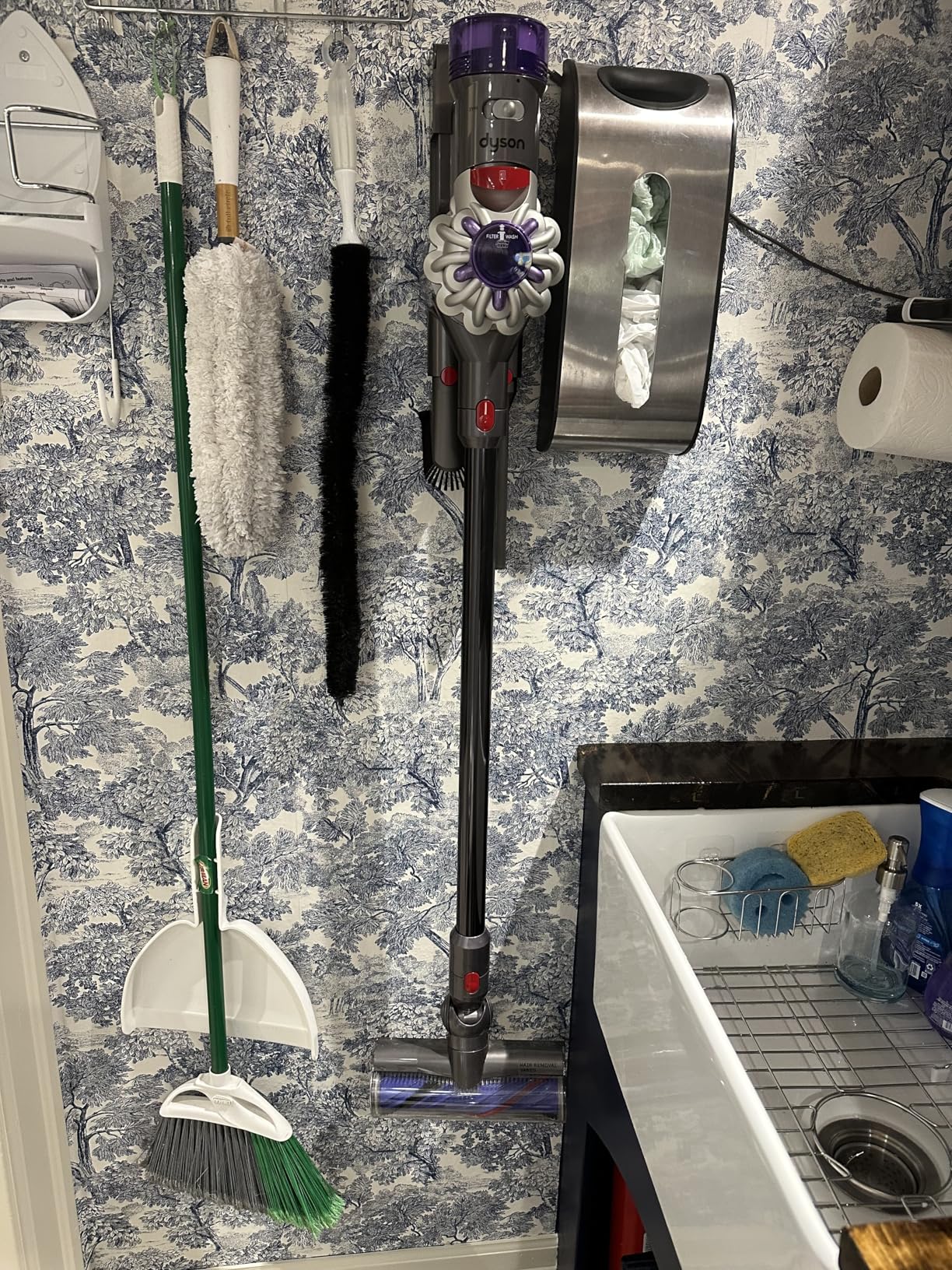 Dyson V8 Plus Cordless Vacuum, Silver/Nickel - Customer Photo 2