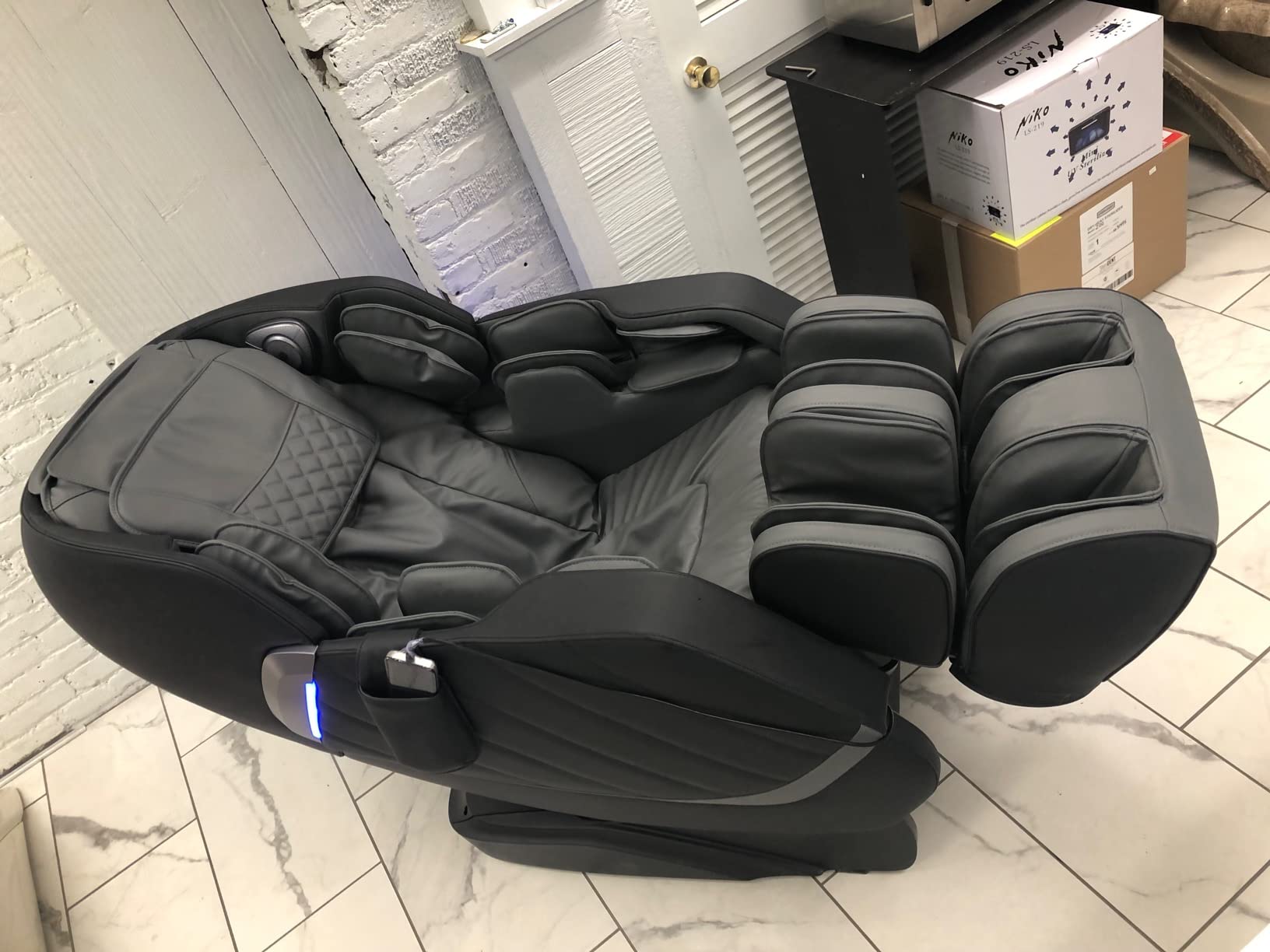 4D Massage Chair Full Body, 166° Flexible Track, 18 Modes, 11Technique, 36 Airbag Massage, with Yoga Stretch, Foot Massage, Zero Gravity Massage Recliner（Black） - Customer Photo 2