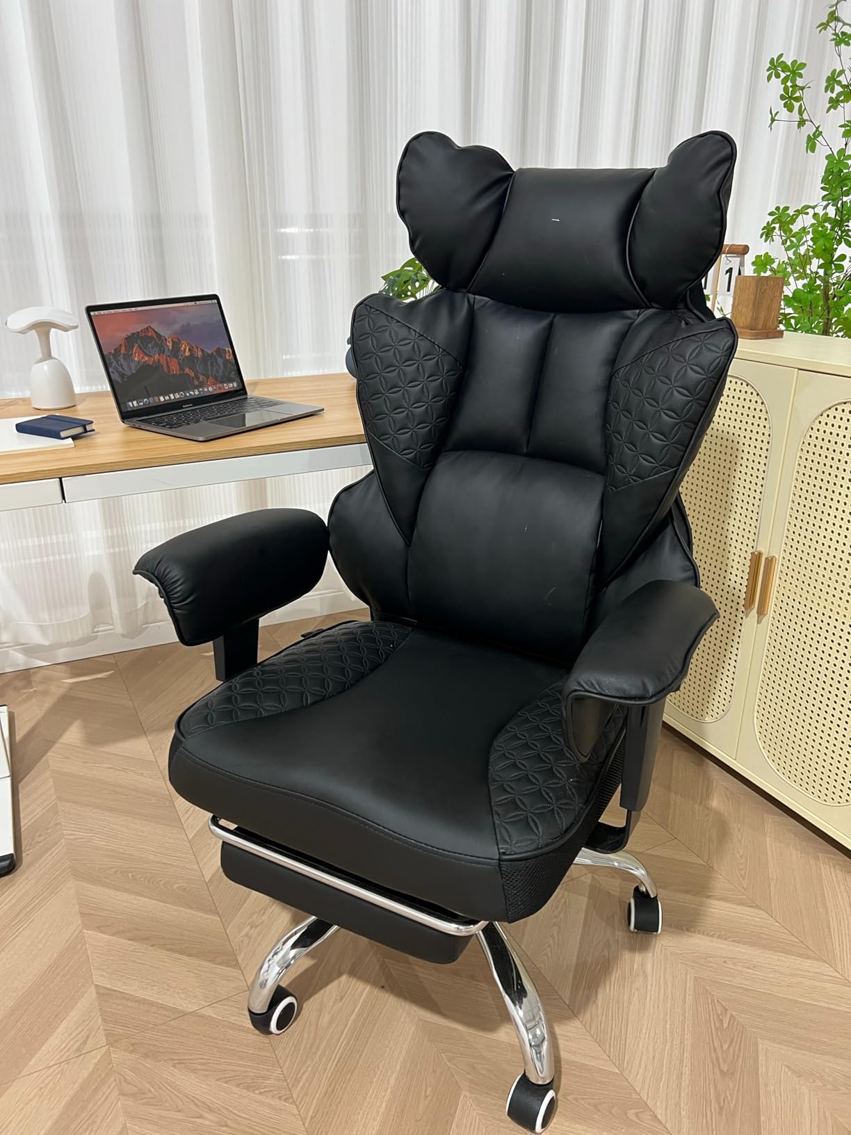GTRACING Big and Tall Gaming Chair 400lbs Heavy Duty Office Chair with Foot Rest & Ergonomic Pocket Spring Lumbar Support, High Back 3D Saddle Shaped Cushion for Back Pain Relief, Matte-Black - Customer Photo 1