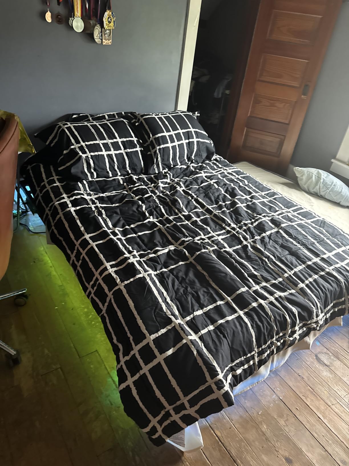 King Size Floating Bed Frame with Smart LED Lights and USB Charging Station, Modern Sturdy Metal Platform, Noise Free, No Box Spring Needed Easy Assembly - Customer Photo 2