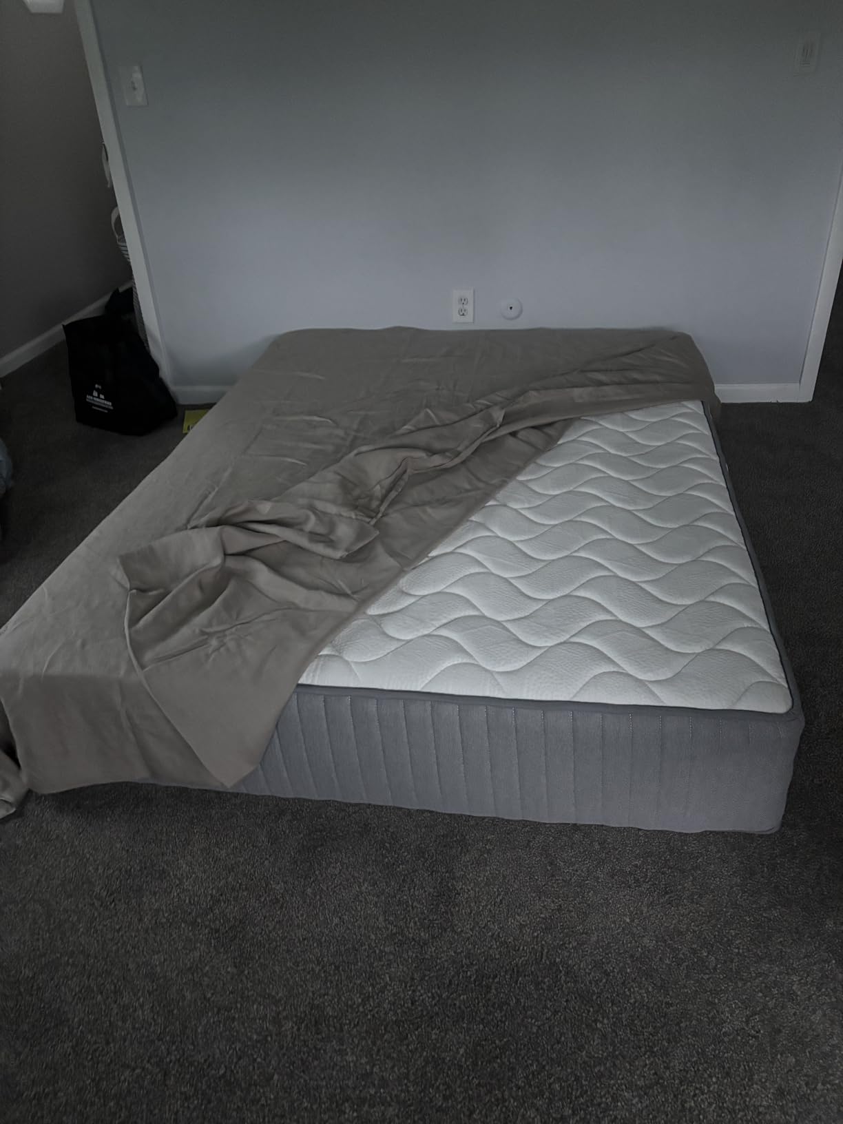 Hybrid Queen Mattress 12 Inch, Made in USA Queen Size Mattresses in a Box, Cooling Gel Memory Foam Colchones with Pocket Coils, Motion Isolation, Pressure Relief, Medium Bed Mattresses, CertiPUR-US - Customer Photo 1