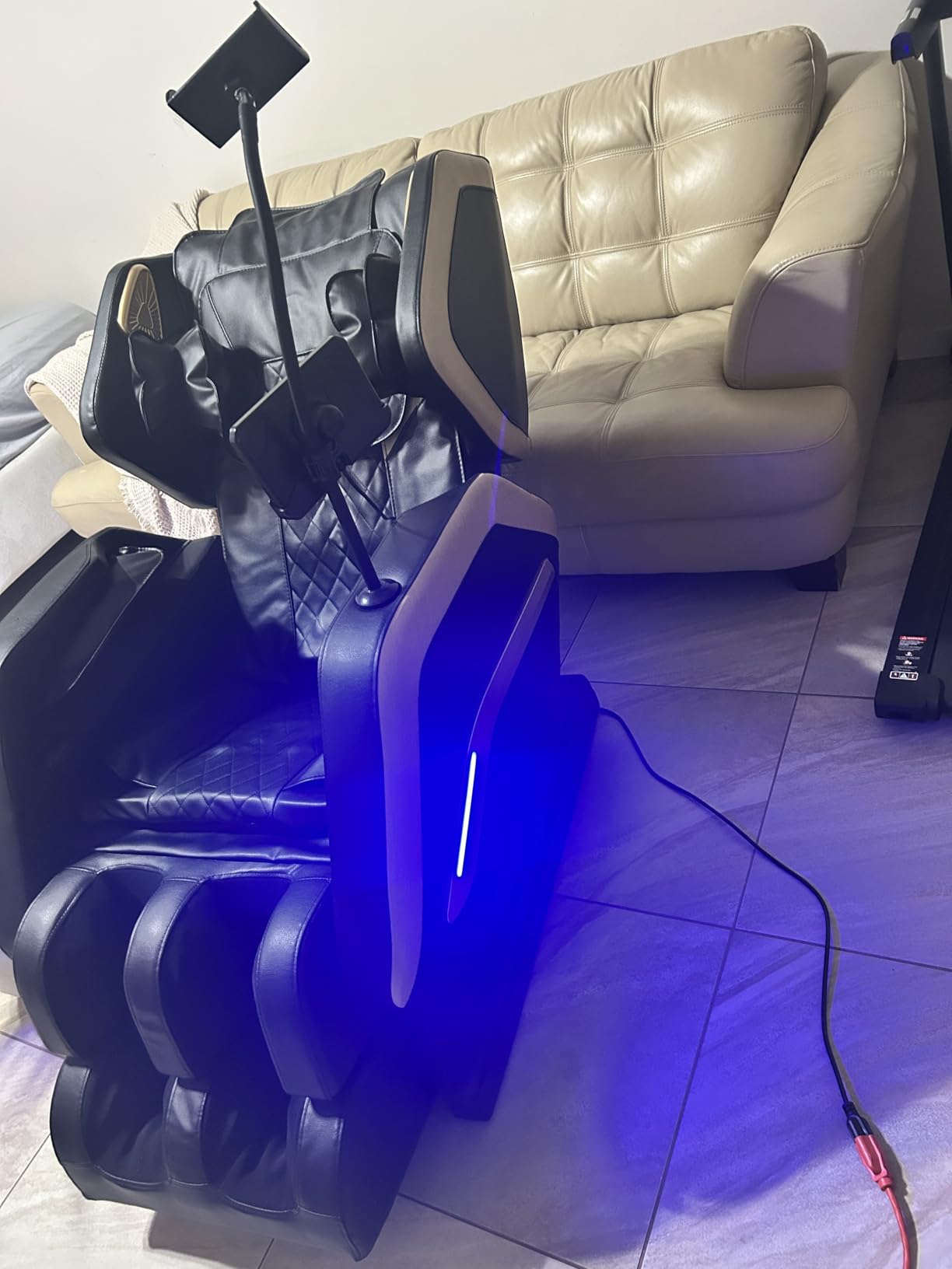 Massage Chair Full Body, Zero Gravity Massage Chair 2025 for Back Fatigue with 10 Fixed Rollers, Airbags, Phone Controller, Heating, Bluetooth Speaker, Nightlights for Living Room, Bedroom - Customer Photo 1