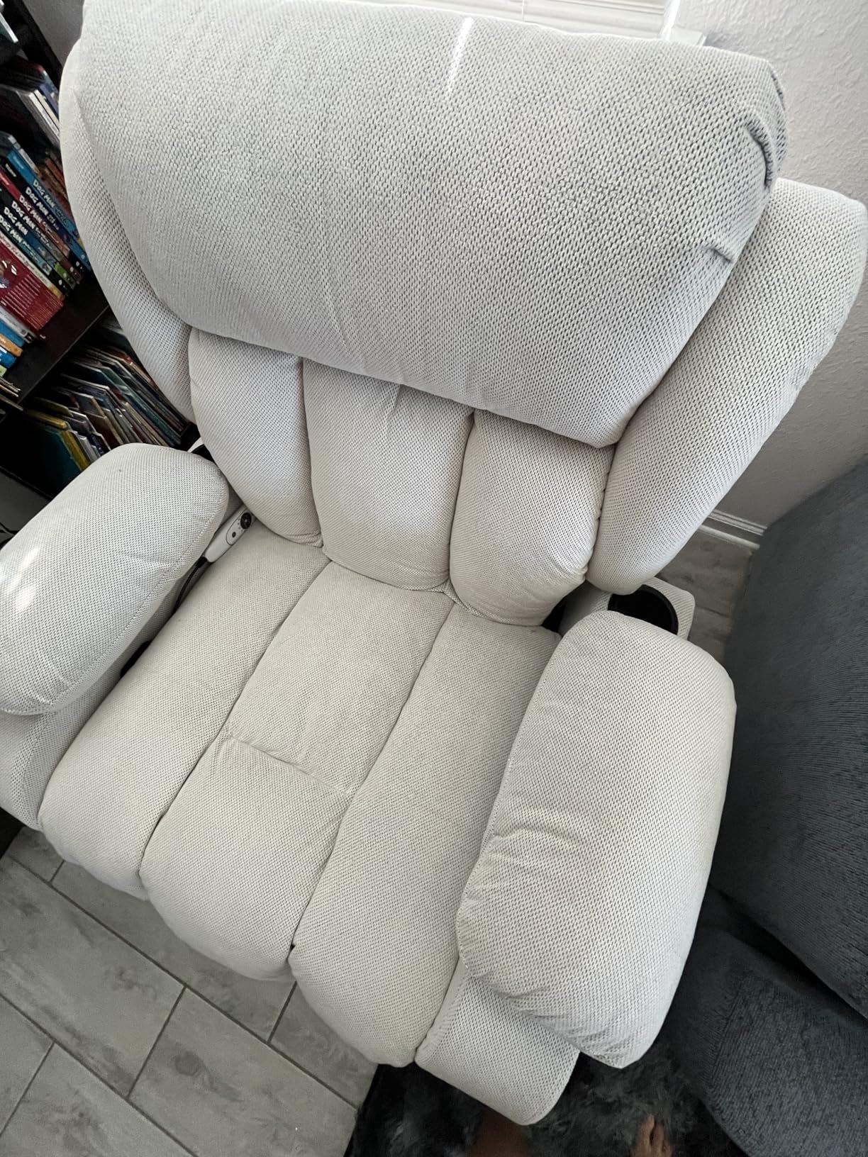 Oversized Recliner Chair for Adults with Vibration Massage and Lumbar Heating Swivel Rocker Recliner with Cup Holder and USB Charge Port for Living Room - Customer Photo 1