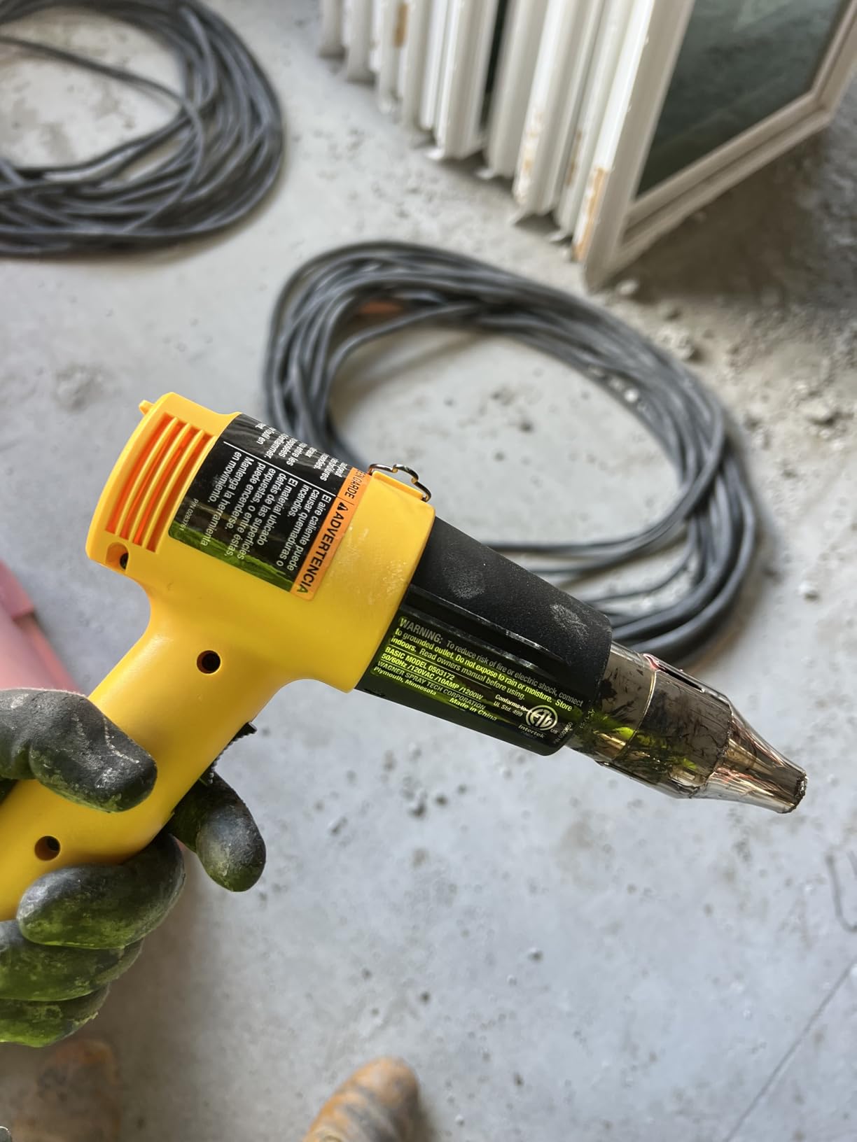 Wagner Spraytech 0503008 HT1000 Heat Gun, 2 Temp Settings 750ᵒF & 1000ᵒF, Great for Soften paint, Caulking, Adhesive, Putty Removal, Shrink Wrap, Bend Plastic Pipes, Loosen Rusted Nuts or Bolts - Customer Photo 1