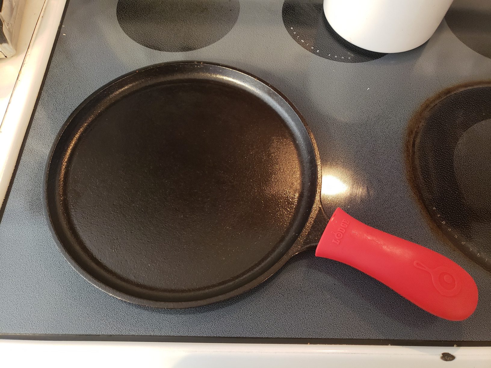 Lodge L9OG3 Cast Iron Round Griddle, Pre-Seasoned, 10.5-inch - Made in USA, Compatible with Stovetop, Oven, Grill & Campfire - Customer Photo 2