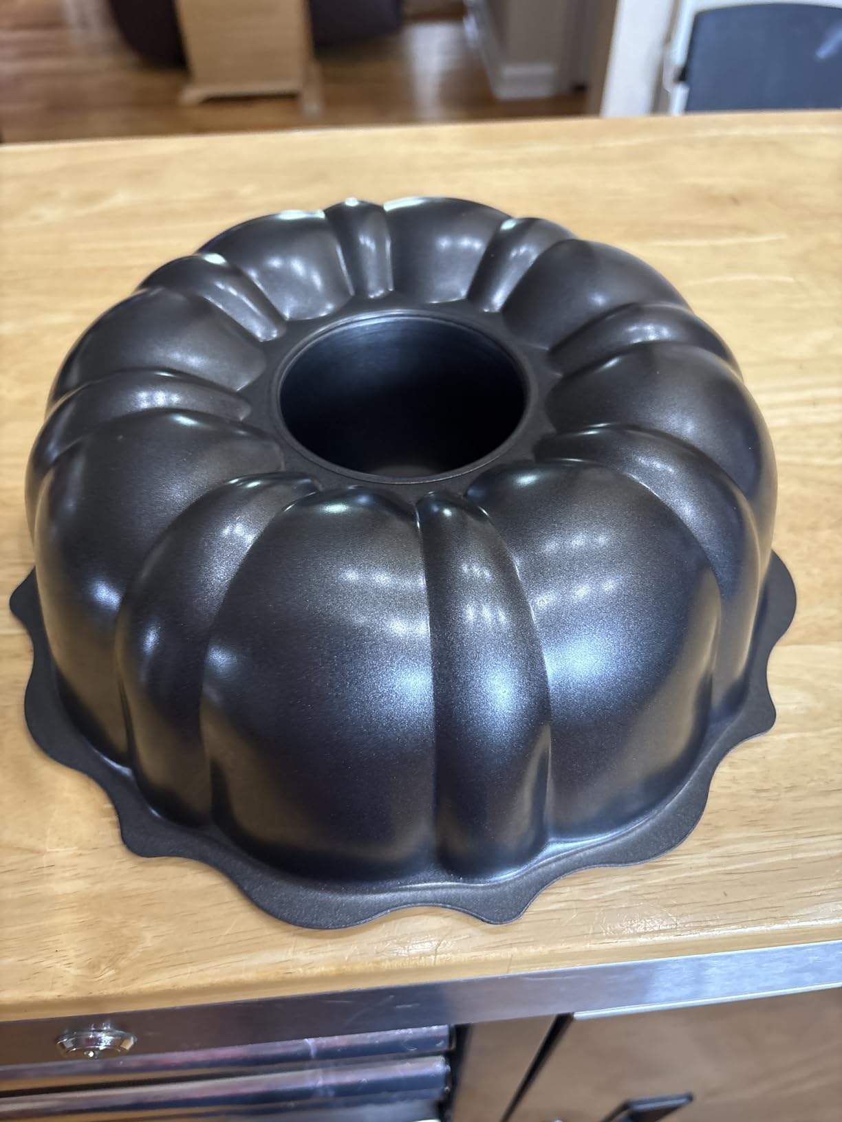Cuisinart Chef's Classic Nonstick Bakeware 9-1/2-Inch Fluted Cake Pan, Silver - Customer Photo 1