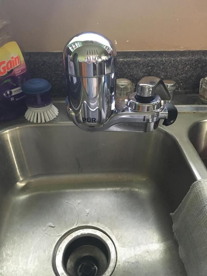 PUR PLUS Vertical Faucet Mount Water Filtration System, Lead-Reducing Filter, Great-Tasting Water, Easy Install, Lasts 100 Gallons, Compatible with Sinks with External Aerators, Chrome - Customer Photo 2