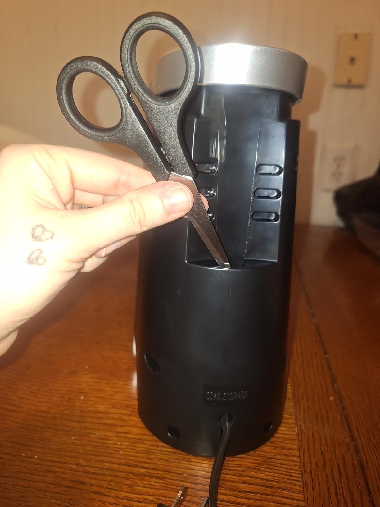 Hamilton Beach Smooth Edge Electric Automatic Can Opener for Kitchen with Easy Push Down Lever, Extra Tall, Includes Stainless Steel Scissors, Black and Chrome (76607) - Customer Photo 1
