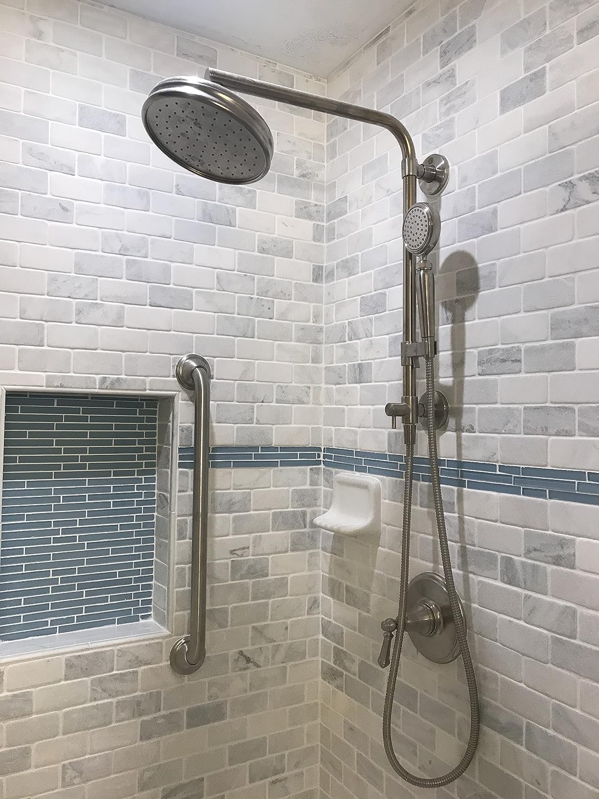 Moen Bathroom Safety 24-Inch Designer Stainless Steel Shower Grab Bar with Concealed Screws, LR8724D2BN - Customer Photo 2