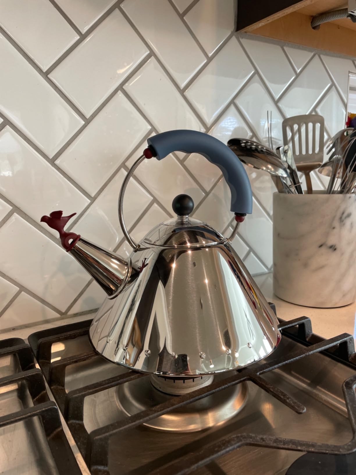 Alessi 9093 B - Design Kettle with Handle and Bird-Shaped Whistle, Stainless Steel and PA, Black - Customer Photo 1