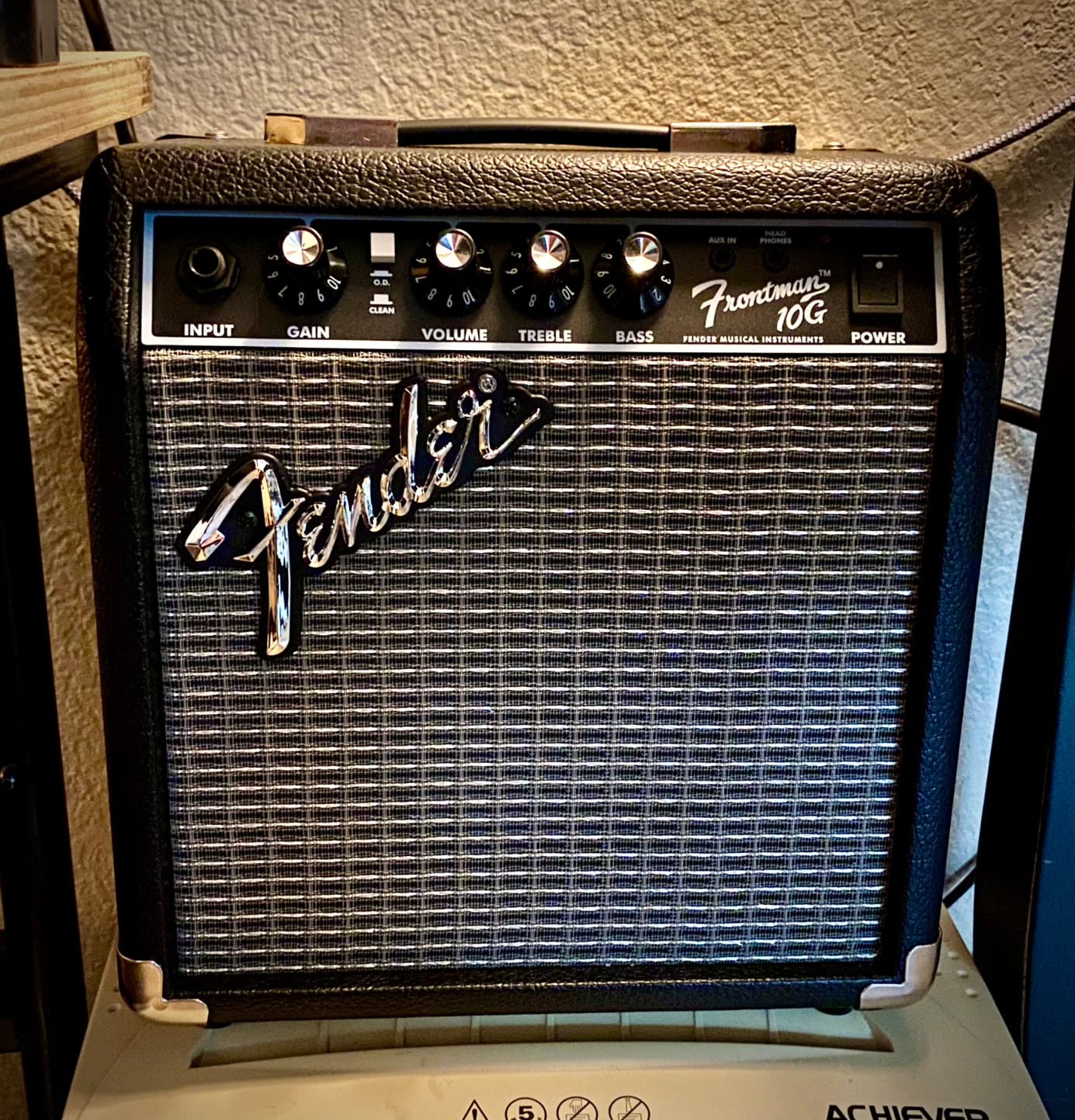Fender Frontman 10G Guitar Amp, 10 Watts, with 2-Year Warranty, 6 Inch Fender Special Design Speaker, 5.75Dx10.25Wx11H Inches - Customer Photo
