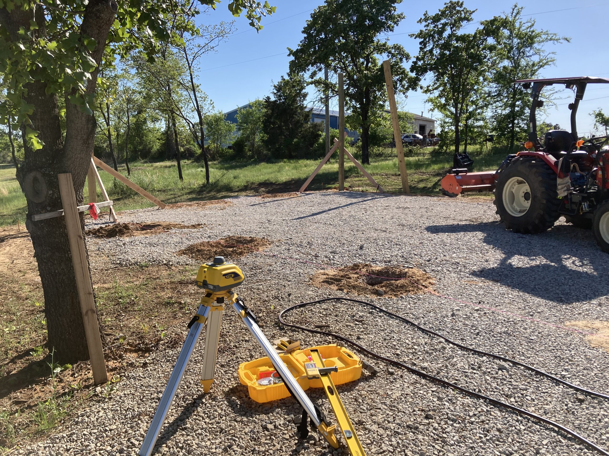 Spectra Precision LL100N-2 Laser Level Kit with HR320 Receiver and Clamp, 15' Grade Rod (Inches), Tripod, and System Case , Yellow - Customer Photo 1