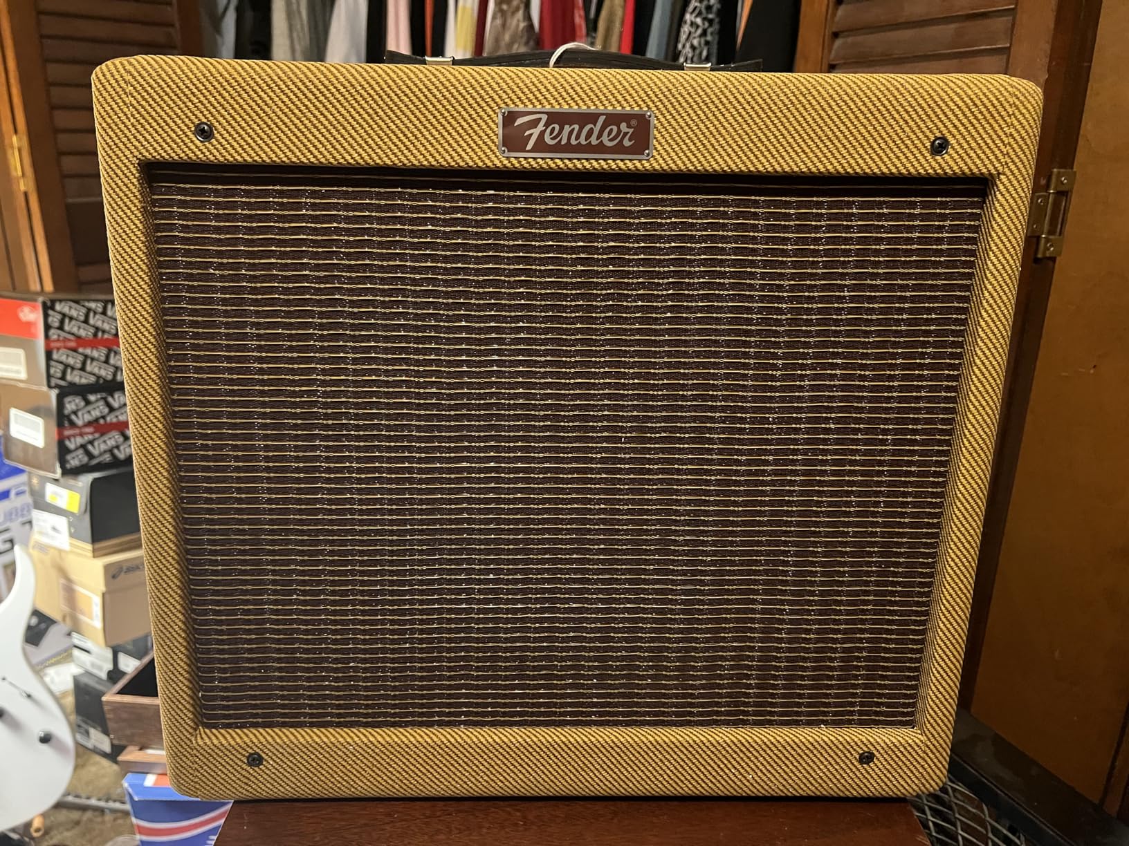 Fender Blues Junior Guitar Amplifier, Lacquered Tweed, with 2-Year Warranty - Customer Photo 1