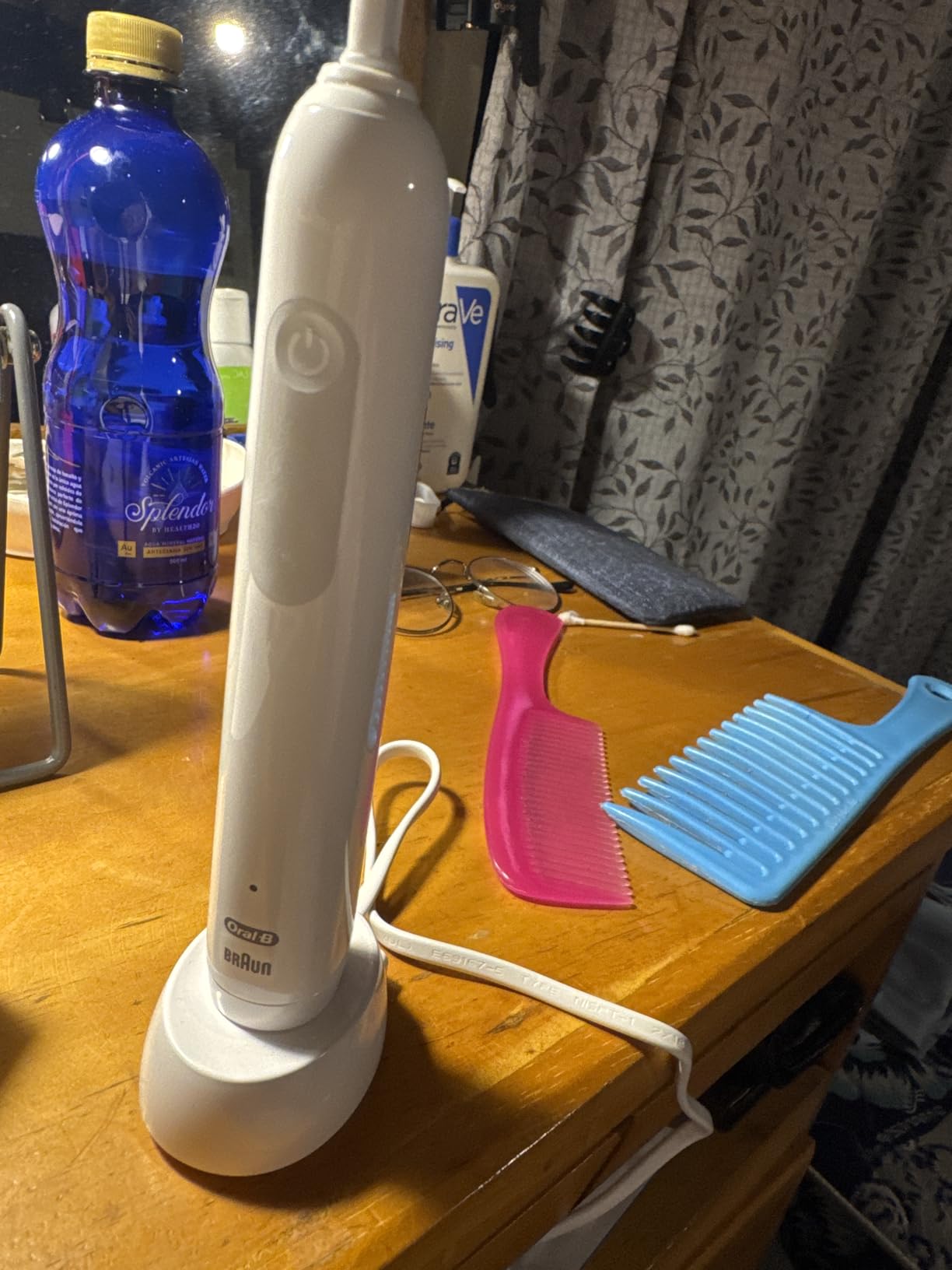 Oral-B Pro 1000 Rechargeable Electric Toothbrush, White - Customer Photo 2