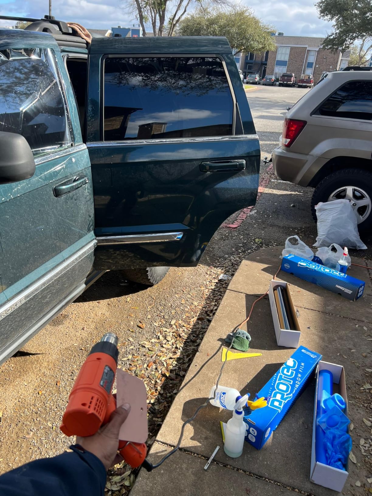 BLACK+DECKER Heat Gun for Crafts, Corded, Dual Heat Settings up to 1000 Degrees, 1350 Watt (HG1300) - Customer Photo 1