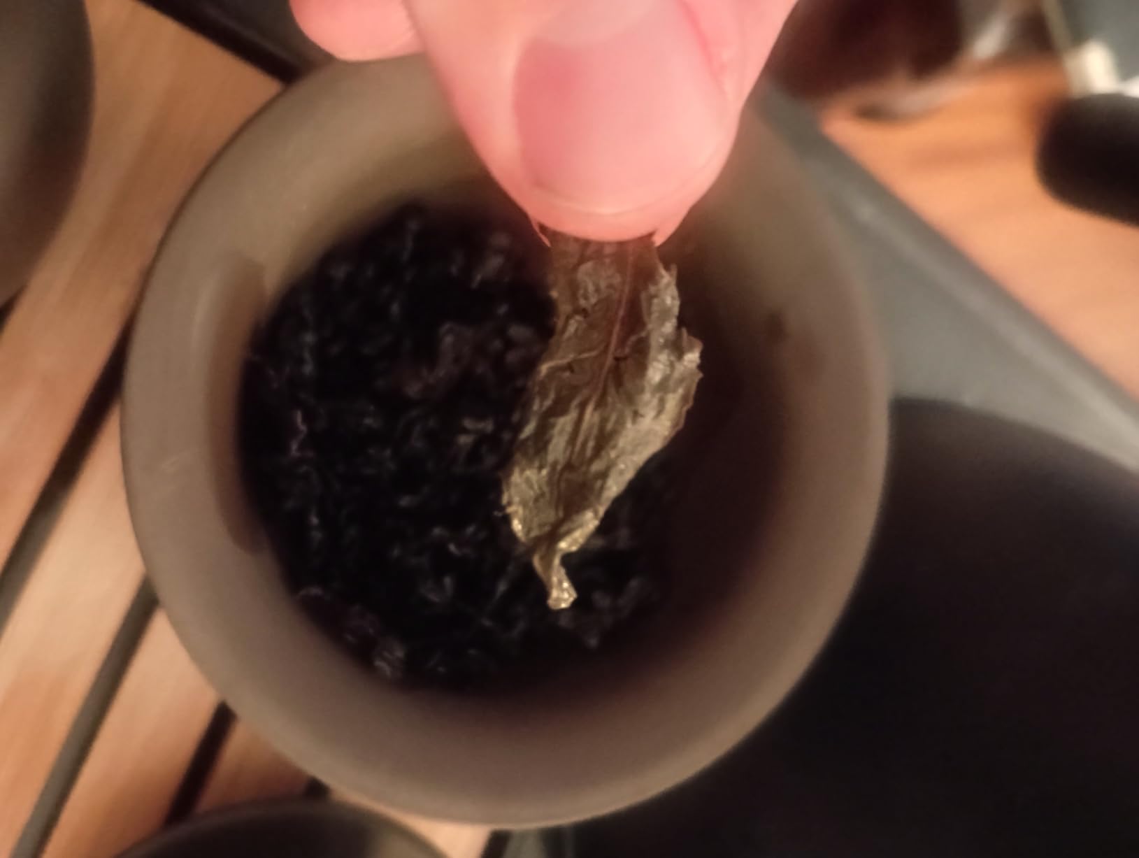 The Tao of Tea, Black Dragon Oolong Tea, Loose Leaf, 3.5 Ounce Tin - Customer Photo 1