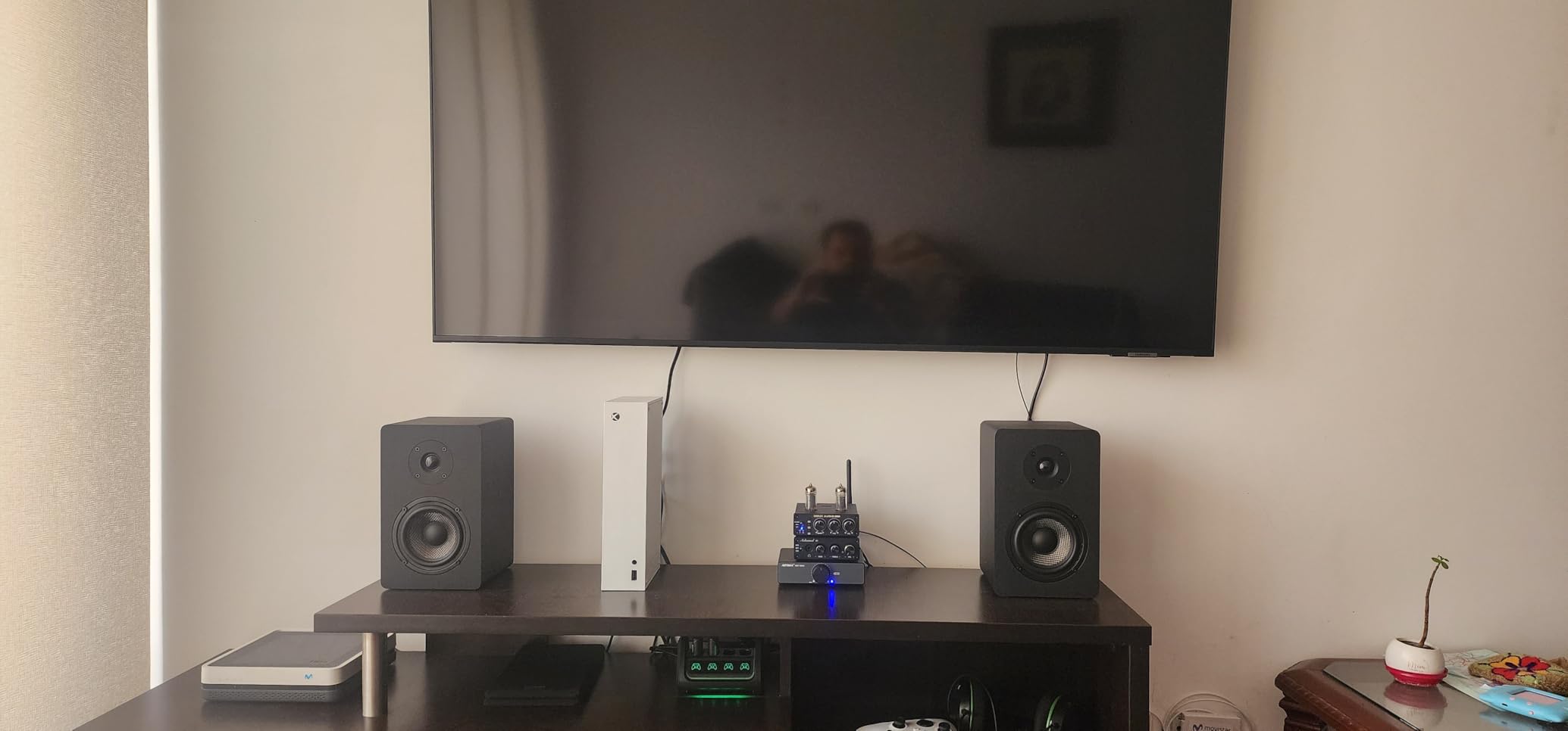 Micca MB42X Advanced Bookshelf Speakers for Home Theater Surround Sound, Stereo, and Passive Near Field Monitor, 2-Way (Black, Pair) - Customer Photo 1