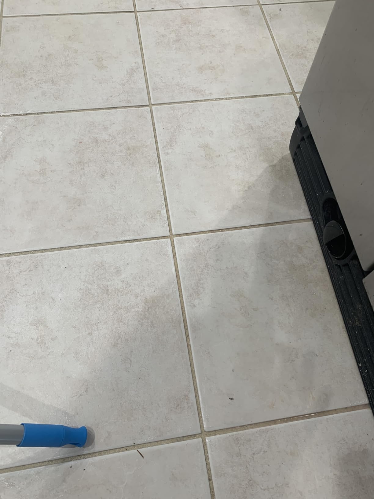 Goo Gone Grout & Tile Cleaner - 28 Ounce - Removes Tough Stains Dirt Caused By Mold Mildew Soap Scum and Hard Water Staining - Safe on Tile Ceramic Porcelain - Customer Photo 2