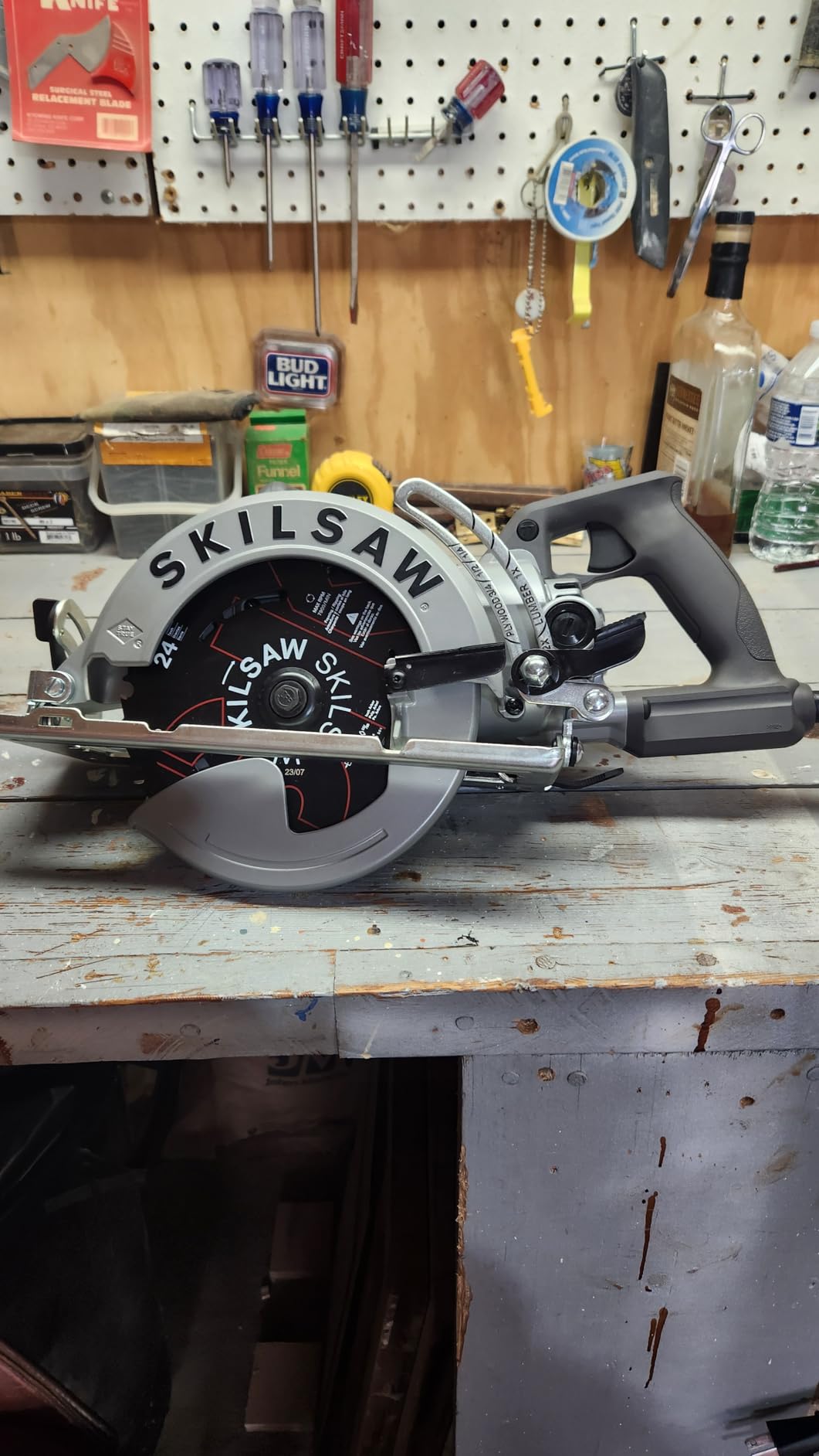 SKILSAW SPT77W-01 15-Amp 7-1/4-Inch Aluminum Worm Drive Circular Saw - Customer Photo 2