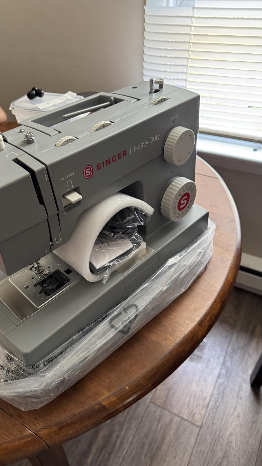SINGER Heavy Duty 4432 High Speed Sewing Machine with Accessory Kit | Strong Motor With Enhanced Piercing Power, 110 Stitch Applications, Full Metal frame, 1-step Buttonhole & LED Light Customer Review SINGER Heavy Duty 4432 High Speed Sewing Machine with Accessory Kit | Strong Motor With Enhanced Piercing Power, 110 Stitch Applications, Full Metal frame, 1-step Buttonhole & LED Light - Customer Photo 2