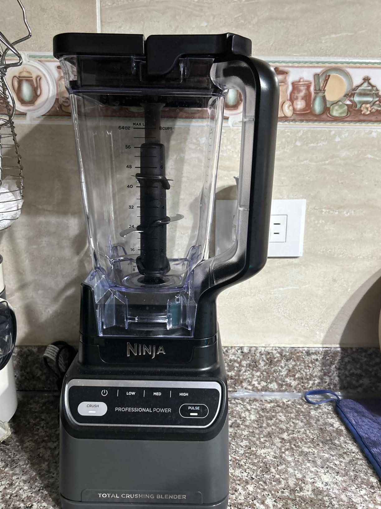 Ninja Professional Blender 1000W, Total Crushing Technology- Smoothies, Ice Crushing & Frozen Fruit, Full-Size Countertop Blender, 72-oz. Pitcher, Black & Grey, BL610 - Customer Photo 2
