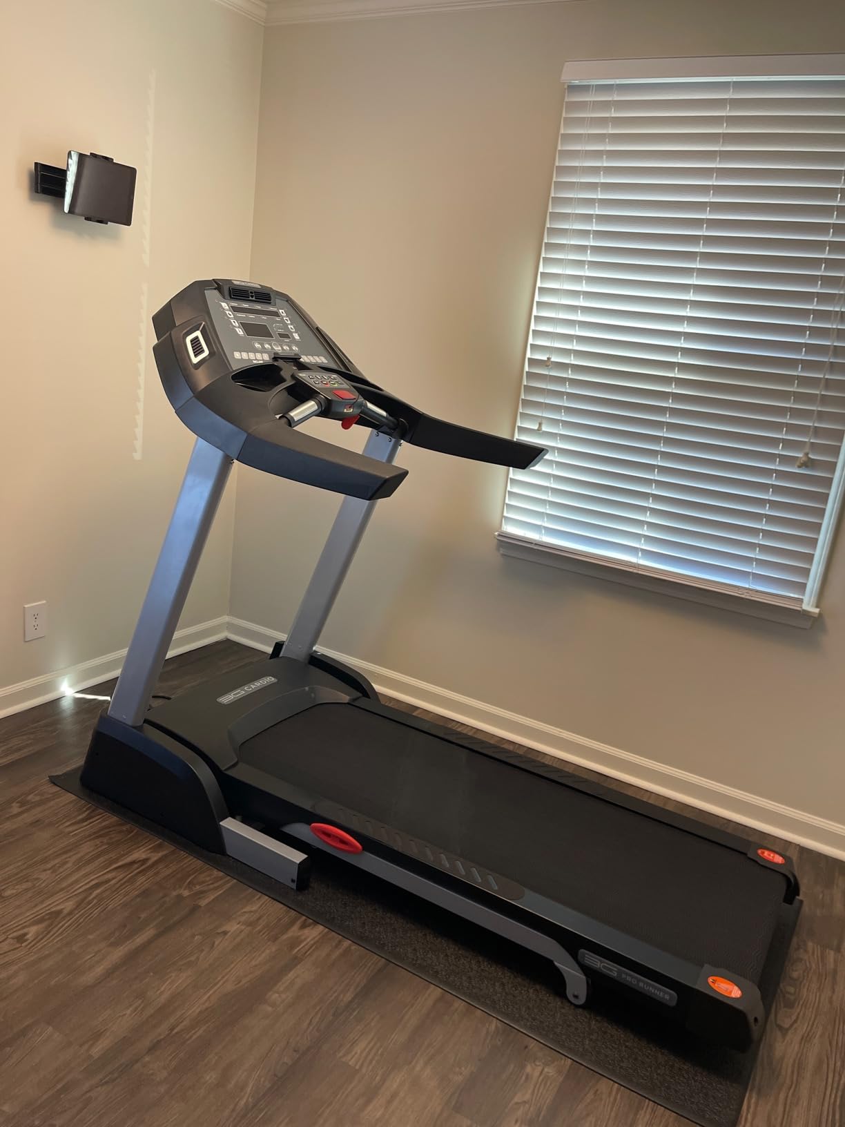 Pro Runner X Treadmill - Heavy Duty Home Construction - FreeSync FTMS Bluetooth Connectivity - Low 6.5
