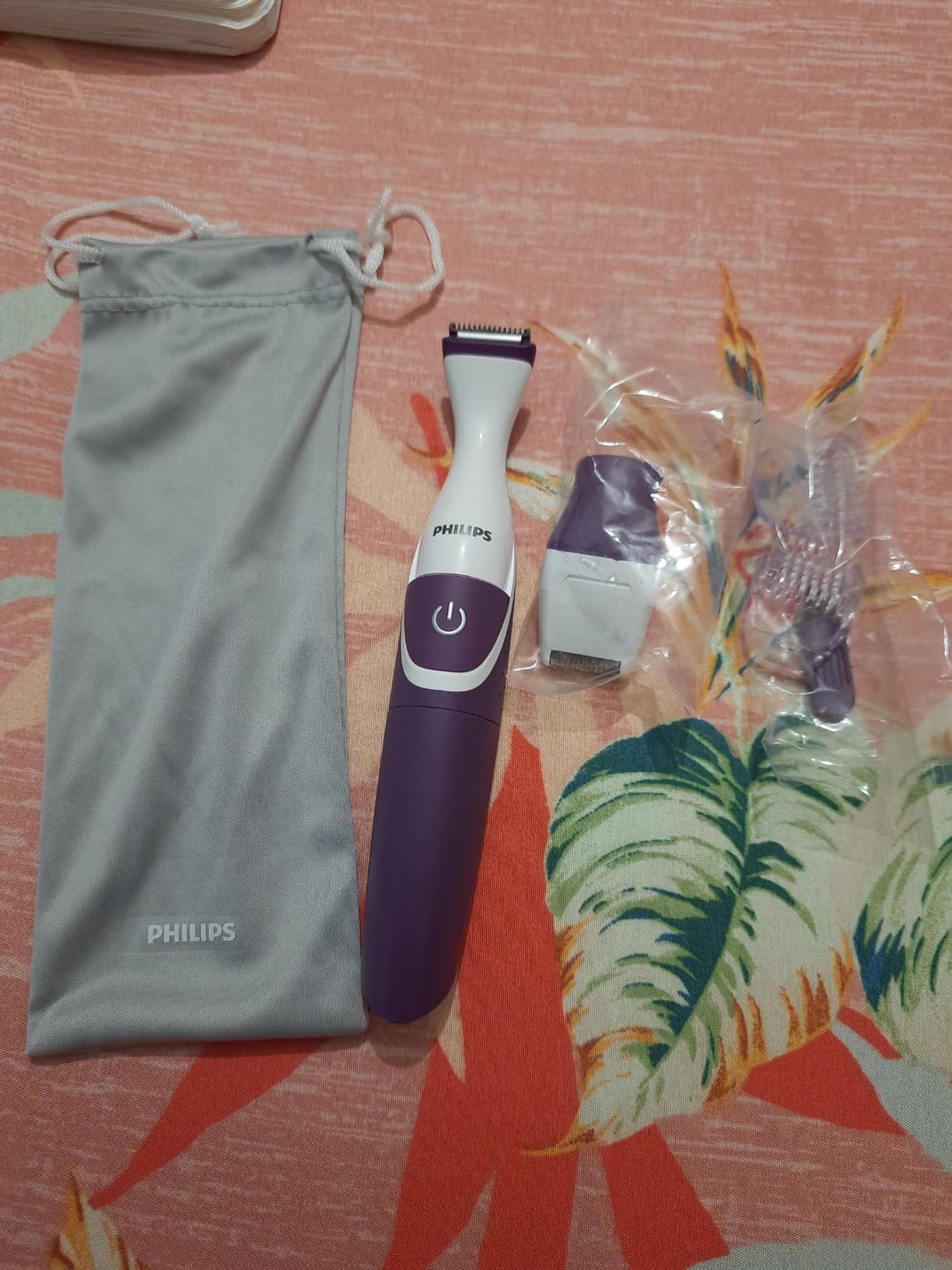 Philips Beauty Bikini Genie Cordless Trimmer for Bikini Line Hair Removal, with Shaving Head and Comb, BRT383/50 - Customer Photo 1