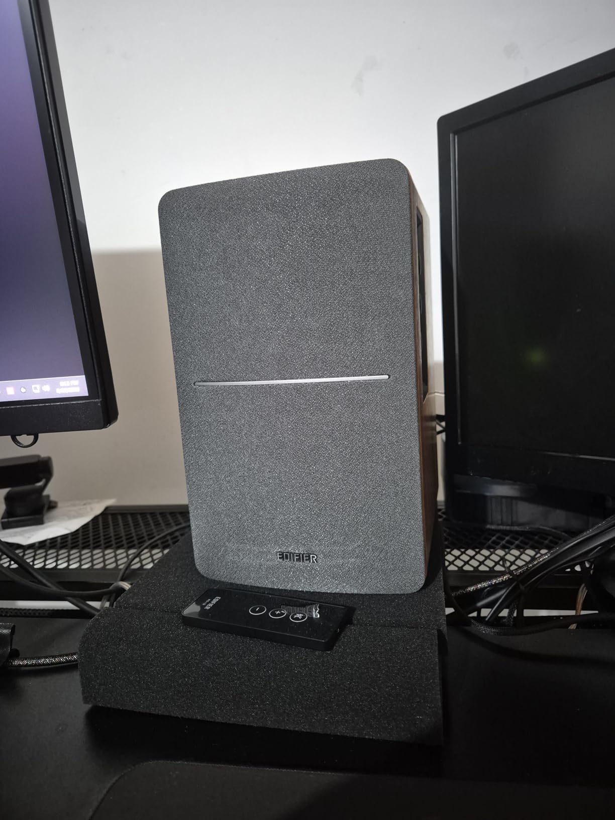 Edifier R1280T Powered Bookshelf Speakers - 2.0 Active Near Field Studio Monitor Speaker - Wooden Enclosure - 42 Watts RMS Power - Customer Photo 1