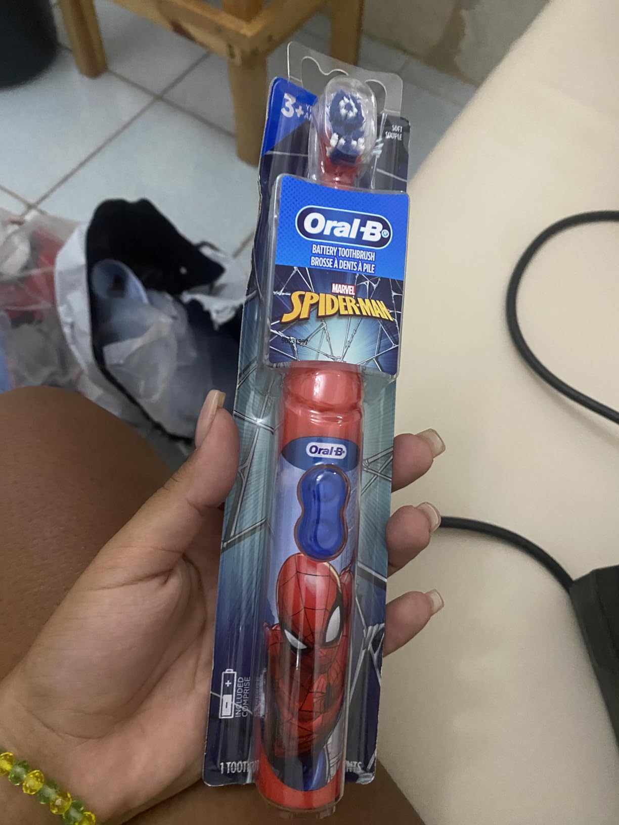 Oral-B Kids Battery Power Electric Toothbrush Featuring Disney's Frozen for Children and Toddlers age 3+, Soft (Characters May Vary) - Customer Photo 1