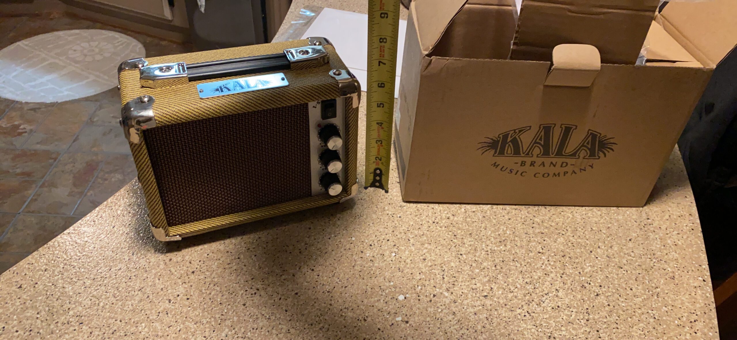 Kala AMP-TWD-5U Tweed Ukulele/UBass Combo Amplifier - Customer Photo 1