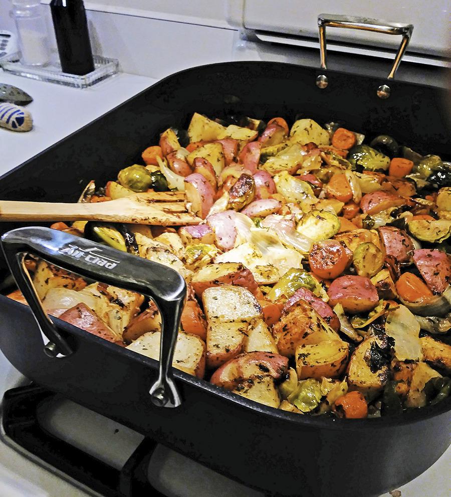 All-Clad HA1 Hard Anodized Nonstick Roaster and Nonstick Rack 13x16 Inch Oven Broiler Safe 500F - Customer Photo 2