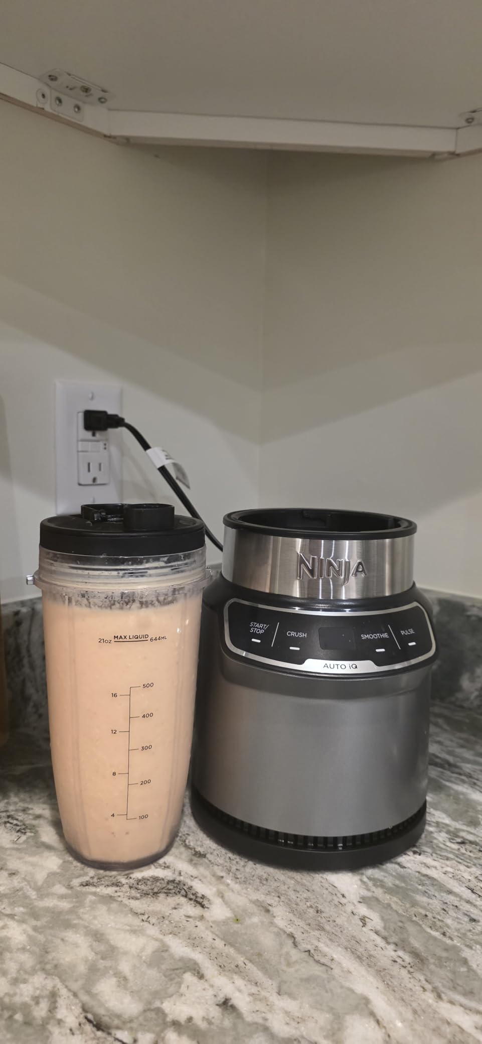 Ninja Fit Compact Personal Blender, Portable Blender for-Smoothies, Shakes, Food Prep, and Frozen Blending, 700-Watt Base, (2) 16-oz. Cups and Spout Lids, Black QB3001SS - Customer Photo 1