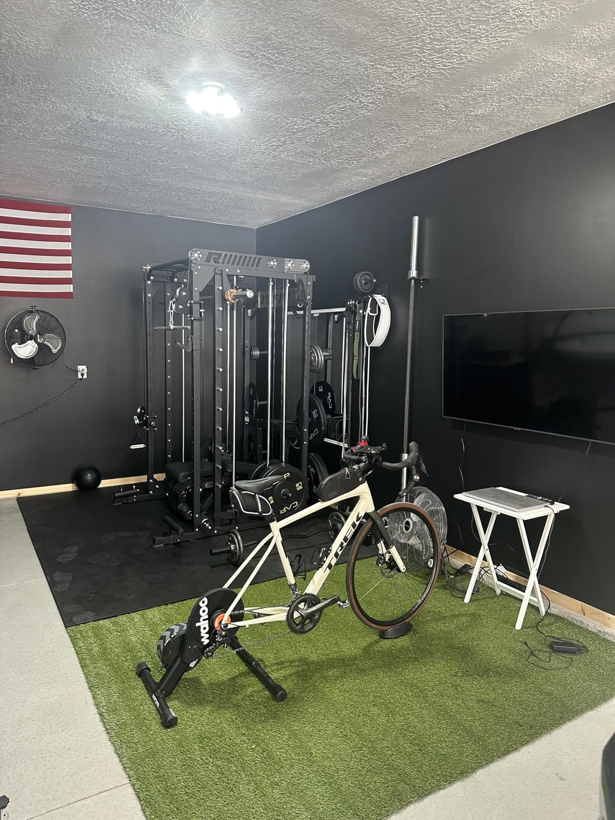 Barrina (6 Pack LED T5 Integrated Single Fixture, 4FT, 2200lm, 6500K Super Bright White, 20W Utility LED Shop Light, Ceiling and Under Cabinet Light, Corded Electric with ON/Off Switch, ETL Listed) customer photo 1