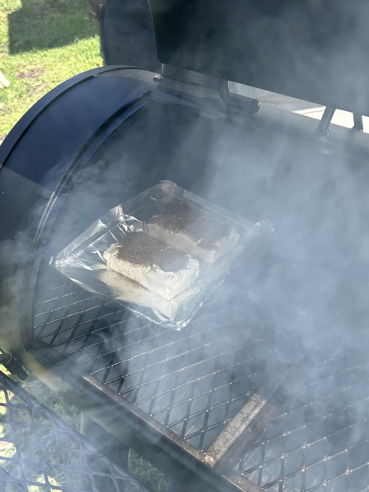 Char-Griller® Competition Pro® Barrel Grill and Offset Smoker, Includes Side Fire Box for Texas-Style Offset Smoking, Metal Cooking Grates, 1,010 Cooking Square Inches in Black, Model 2823 in Black - Customer Photo 1