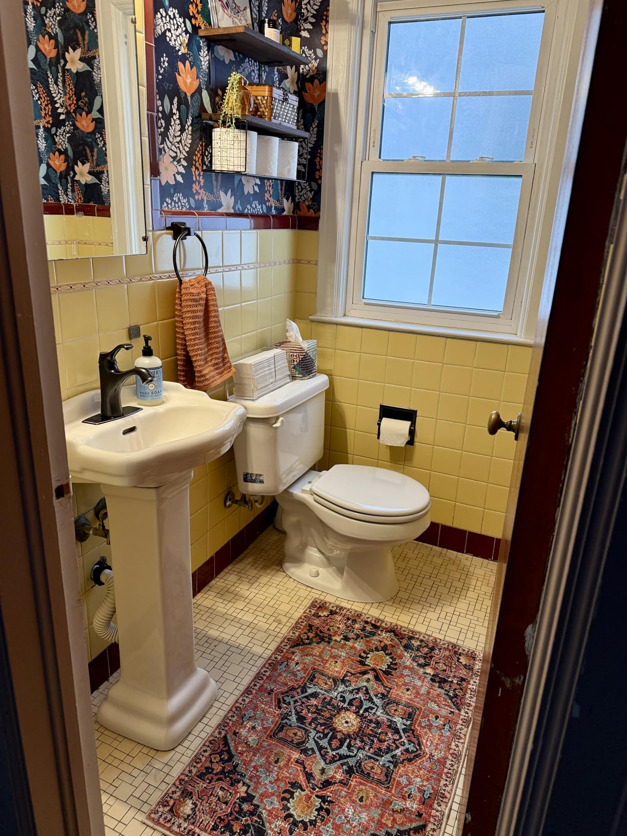 Fine Fixtures Roosevelt Bathroom Pedestal Sink – 18-Inch Small Pedestal Sink, Durable Vitreous China Ceramic with Single Hole Bathroom Sink Faucet – Ideal for Modern Bathrooms - Customer Photo 1