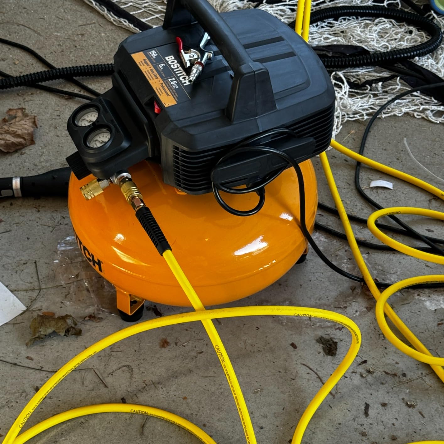 BOSTITCH Air Compressor Kit, Oil-Free, 6 Gallon, 150 PSI, Quiet Lightweight Pancake Air Compressor (BTFP02012-WPK) - Customer Photo 1
