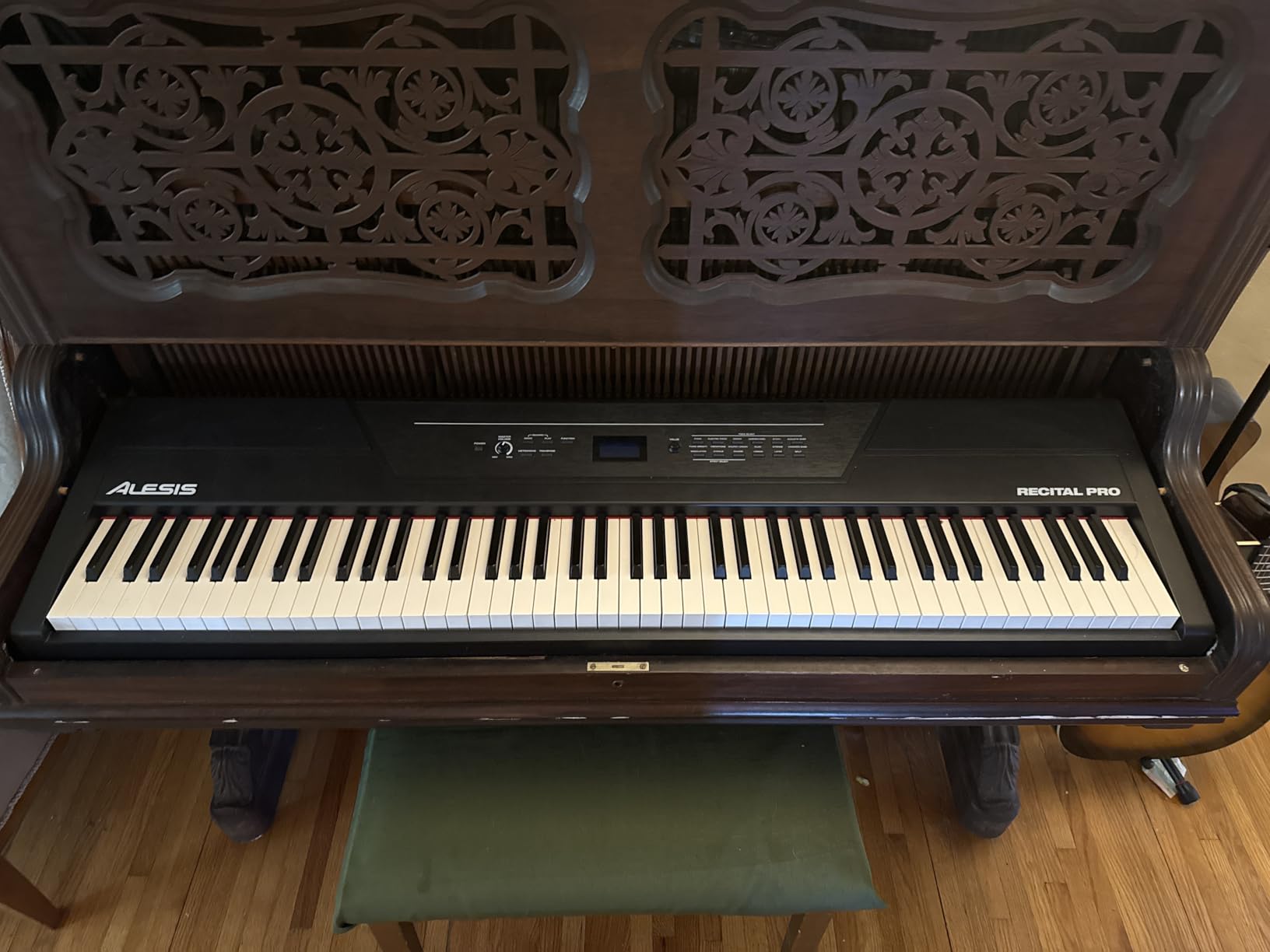 Alesis Recital Pro - 88 Key Digital Piano Keyboard with Hammer Action Weighted Keys, 2x20W Speakers, 12 Voices, Record and Lesson Mode, FX and Display - Customer Photo 1