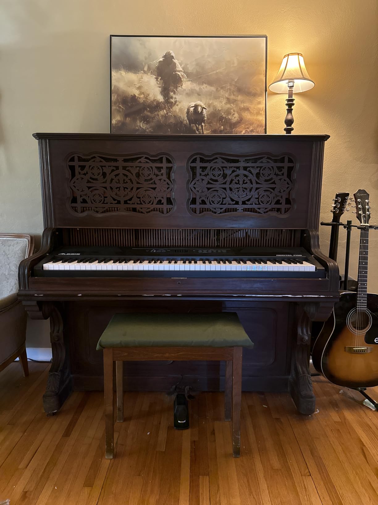 Alesis Recital Pro - 88 Key Digital Piano Keyboard with Hammer Action Weighted Keys, 2x20W Speakers, 12 Voices, Record and Lesson Mode, FX and Display - Customer Photo 2