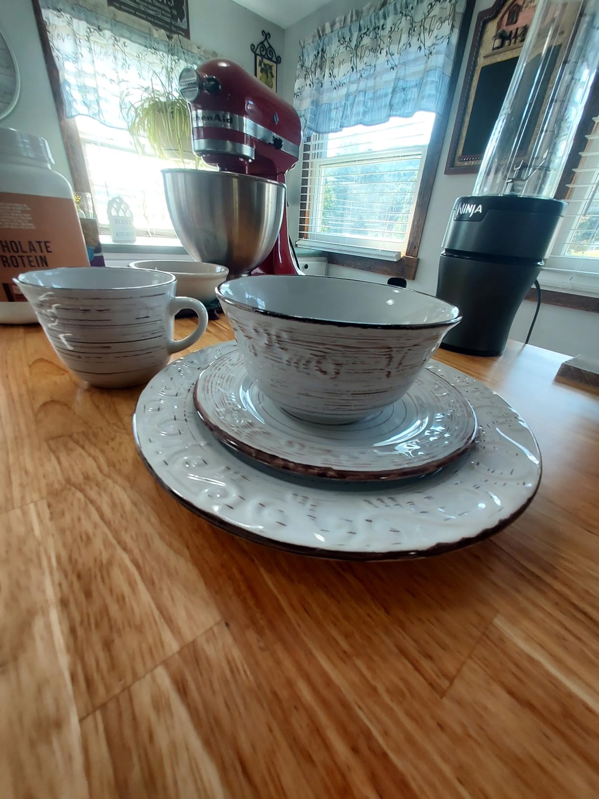 Pfaltzgraff Trellis White 16-Piece Stoneware Dinnerware Set, Service for 4, Distressed White Finish, Microwave & Dishwasher Safe Plates and Bowls - Customer Photo 1