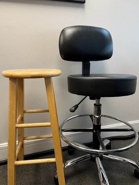 AmazonBasics Multi-Purpose Adjustable Drafting Spa Bar Stool with Foot Rest and Wheels - Black Customer Review AmazonBasics Multi-Purpose Adjustable Drafting Spa Bar Stool with Foot Rest and Wheels - Black - Customer Photo 1