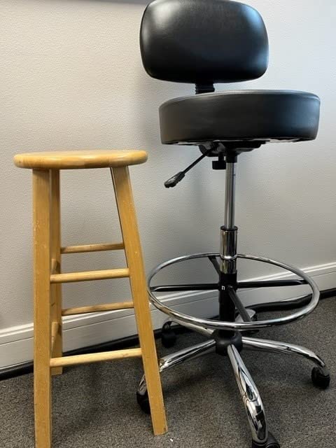 AmazonBasics Multi-Purpose Adjustable Drafting Spa Bar Stool with Foot Rest and Wheels - Black Customer Review AmazonBasics Multi-Purpose Adjustable Drafting Spa Bar Stool with Foot Rest and Wheels - Black - Customer Photo 2