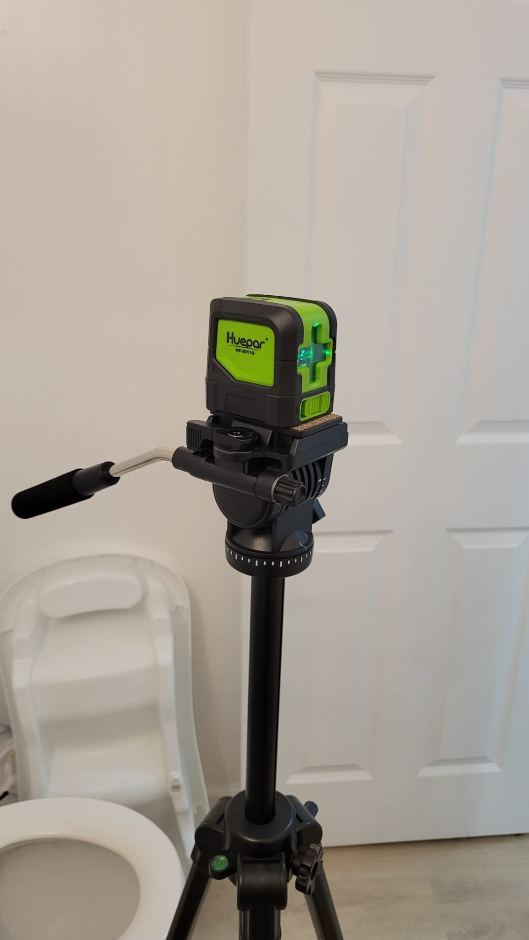 Huepar Laser Level, 100ft Self Leveling Green Cross Line Laser for Picture Hanging, Tile, Decoration & DIY Indoor Construction – 360° Magnetic Base & Battery Included - Customer Photo 2