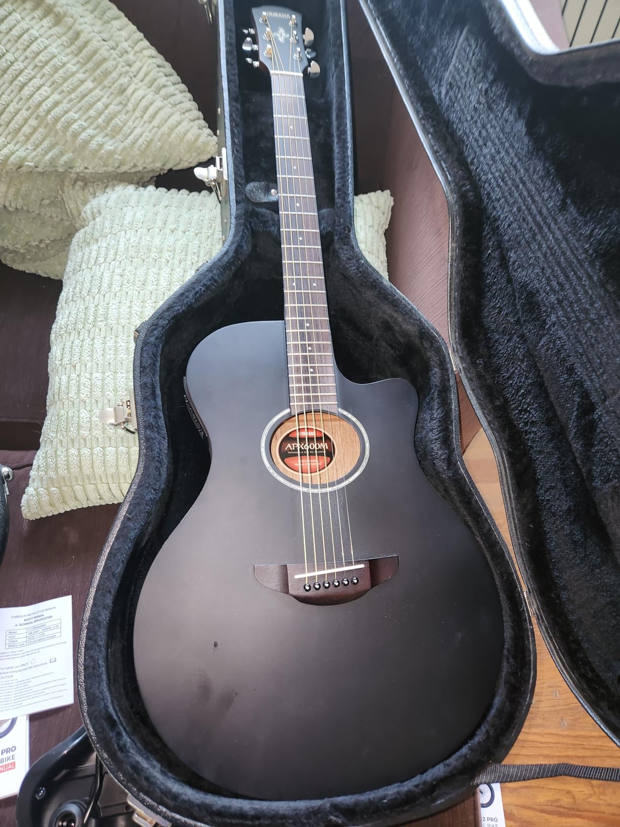 Yamaha APX600 BL Thin Body Acoustic-Electric Guitar, Black - Customer Photo 1