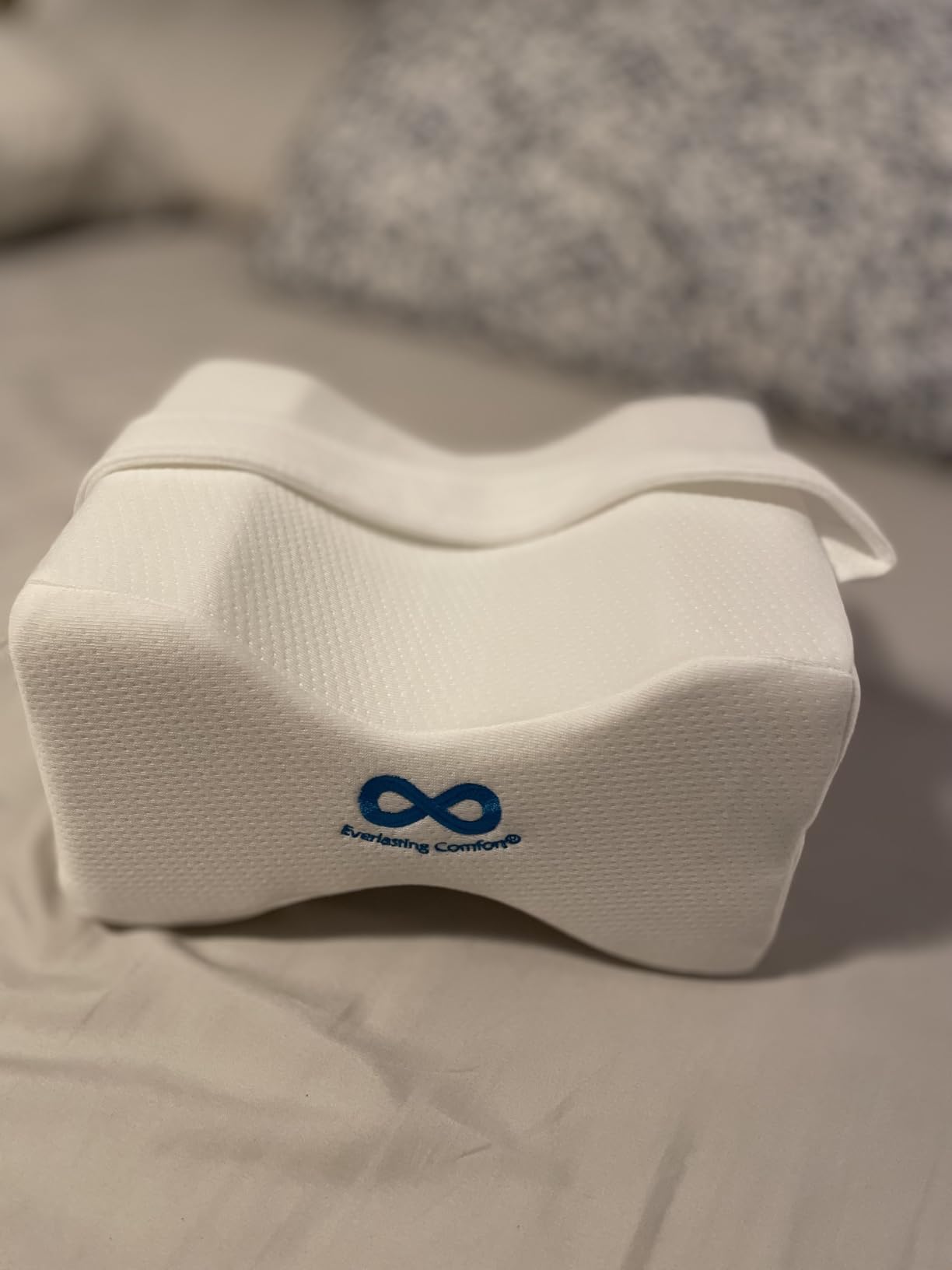 Everlasting Comfort Memory Foam Leg & Knee Pillow for Side Sleepers - Sciatica Pain Relief Leg Pillow for Side Sleeping - Adjustable Strap - Customer Photo 1