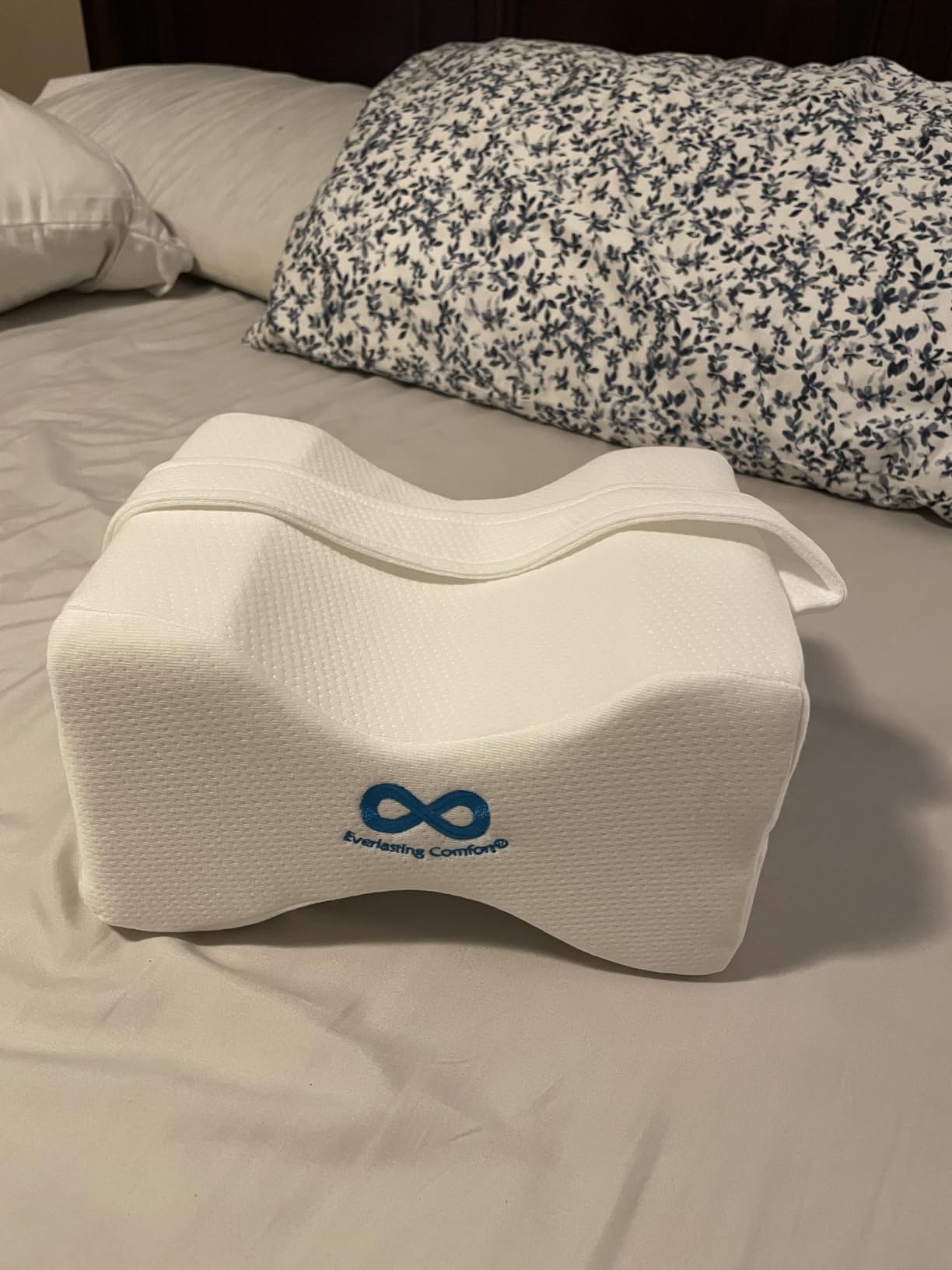 Everlasting Comfort Memory Foam Leg & Knee Pillow for Side Sleepers - Sciatica Pain Relief Leg Pillow for Side Sleeping - Adjustable Strap - Customer Photo 2