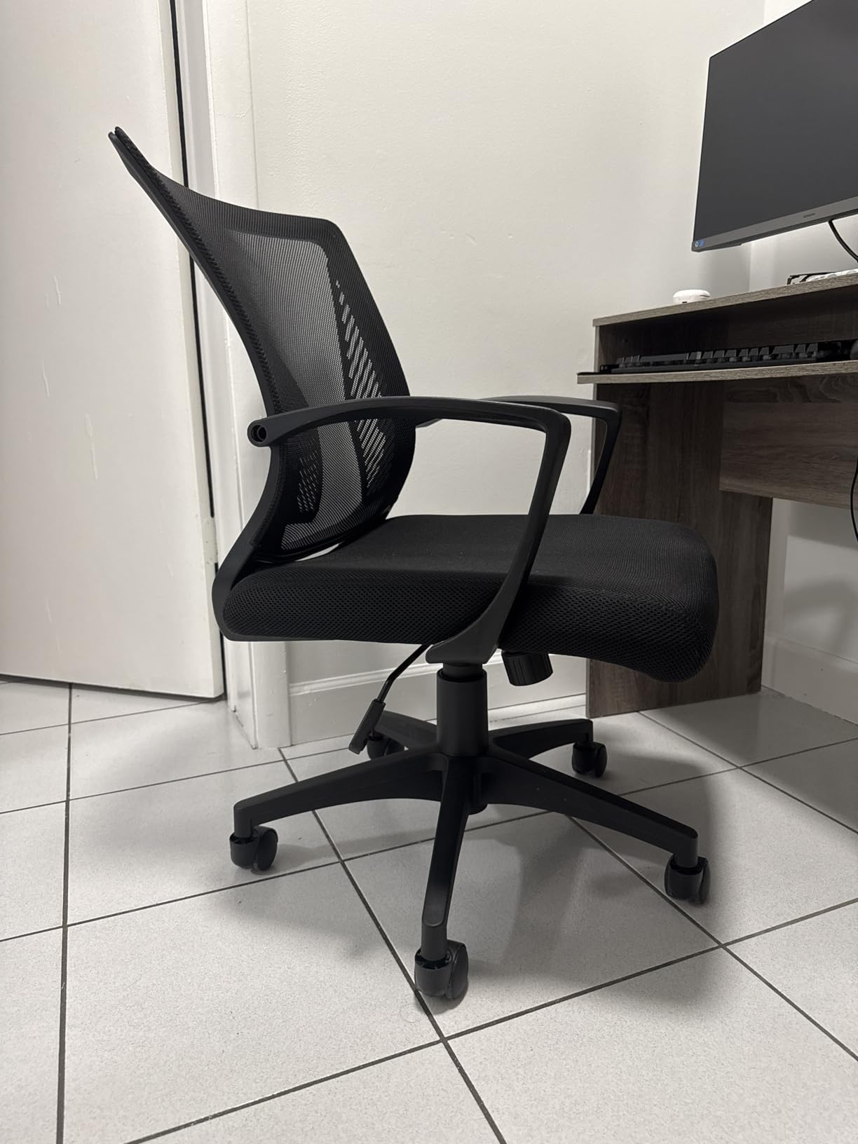 Furmax Office Chair Ergonomic Computer Desk Mesh Chair Mid Back Swivel Lumbar Support with Armrest (1, Black) - Customer Photo 1