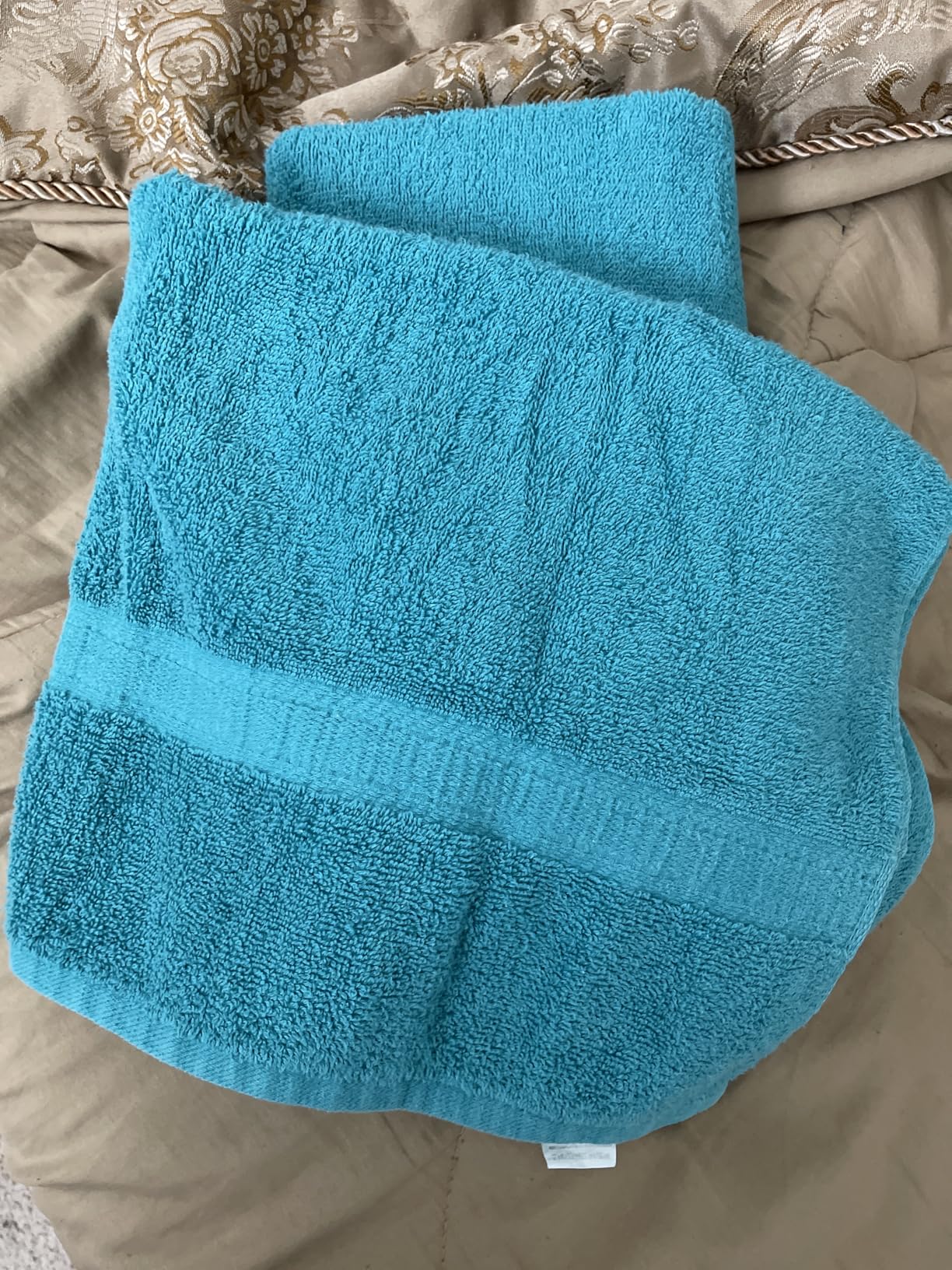 Amazon Basics 6 Piece hand towels for bathroom, Fade Resistant 100% Cotton Hand Towels, soft absorbent bathroom hand towels 6 - Pack (26''x16''), White - Customer Photo 1