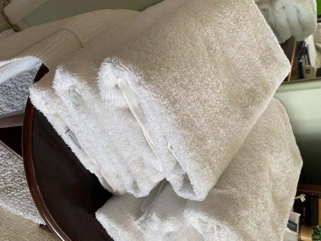 Wealuxe White Bath Towels 24x50 Inch, 6 Pack - Extra Absorbent Cotton Towel Set for Bathroom - Customer Photo 1