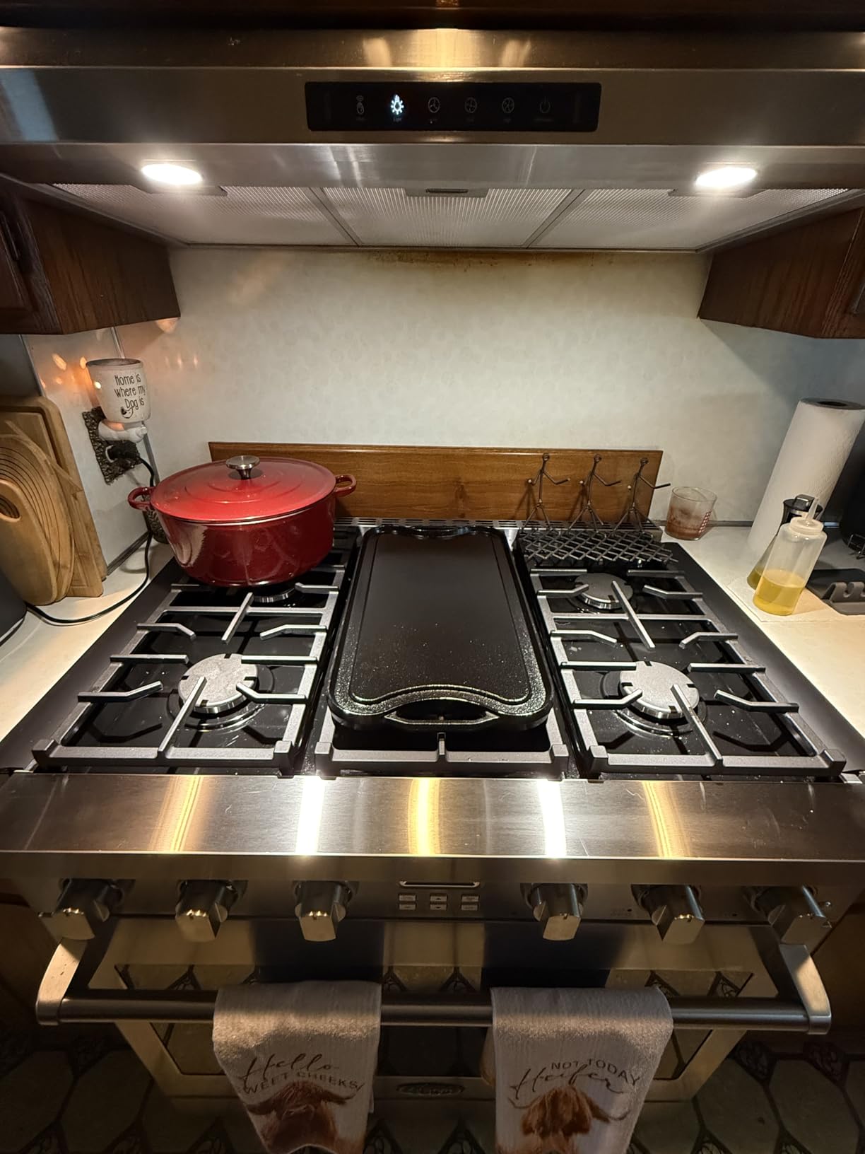 Amazon Basics Pre-Seasoned Cast Iron Reversible Rectangular Grill/Griddle, Black, 20 x 10.39 x 0.98 inch - Customer Photo 1